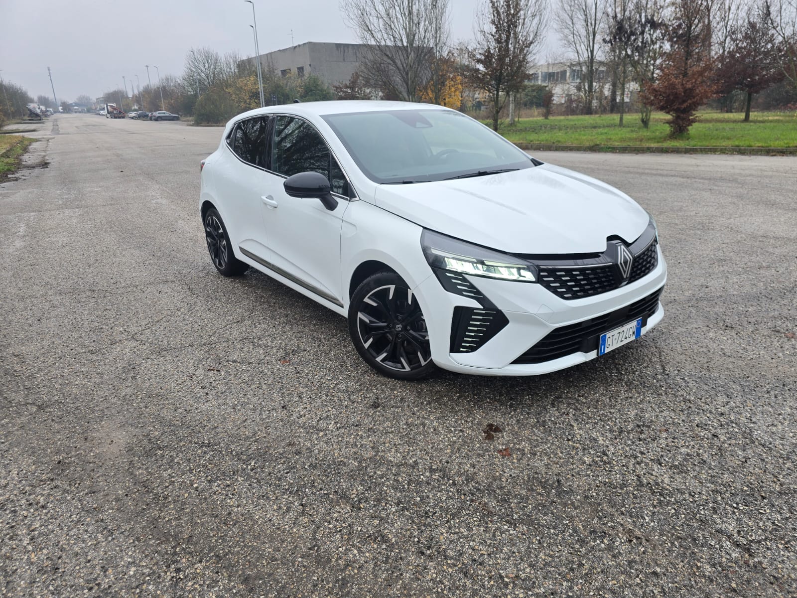 
								RENAULT CLIO completo									