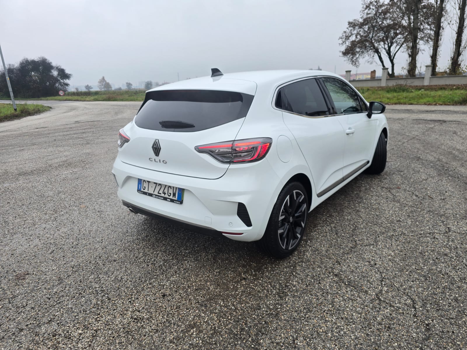 
								RENAULT CLIO completo									