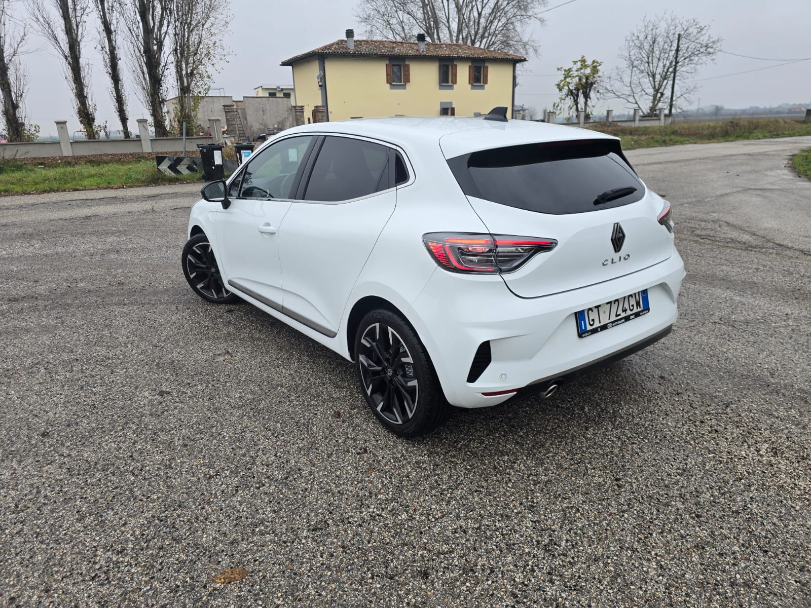 
								RENAULT CLIO completo									