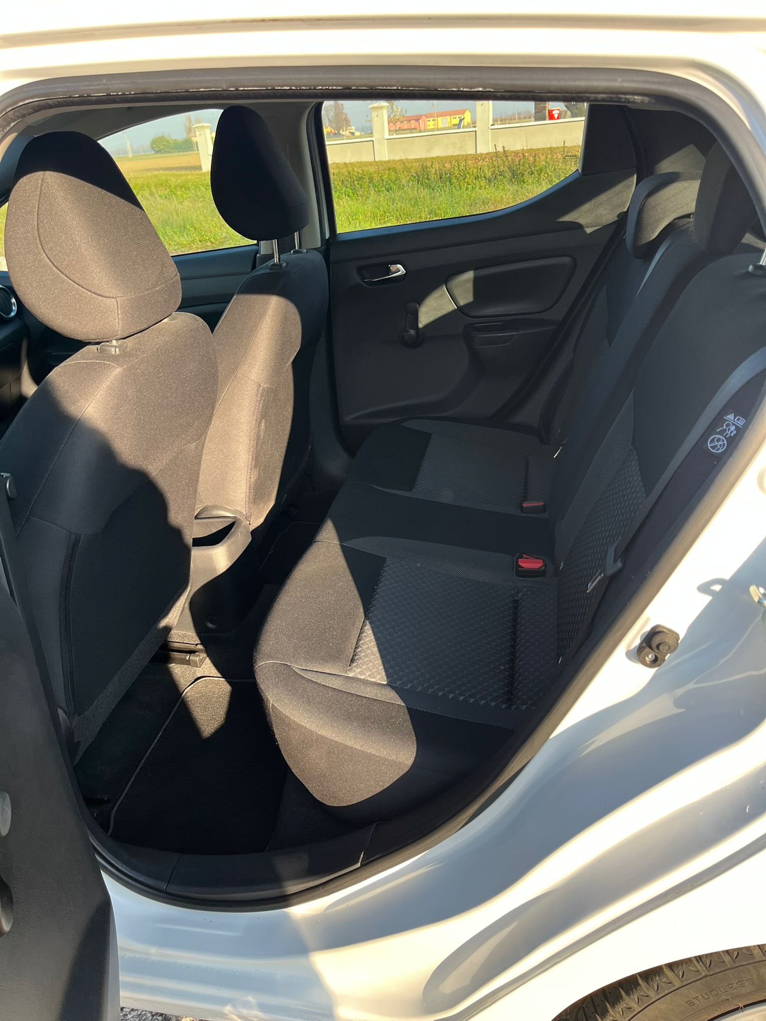 
								NISSAN MICRA completo									