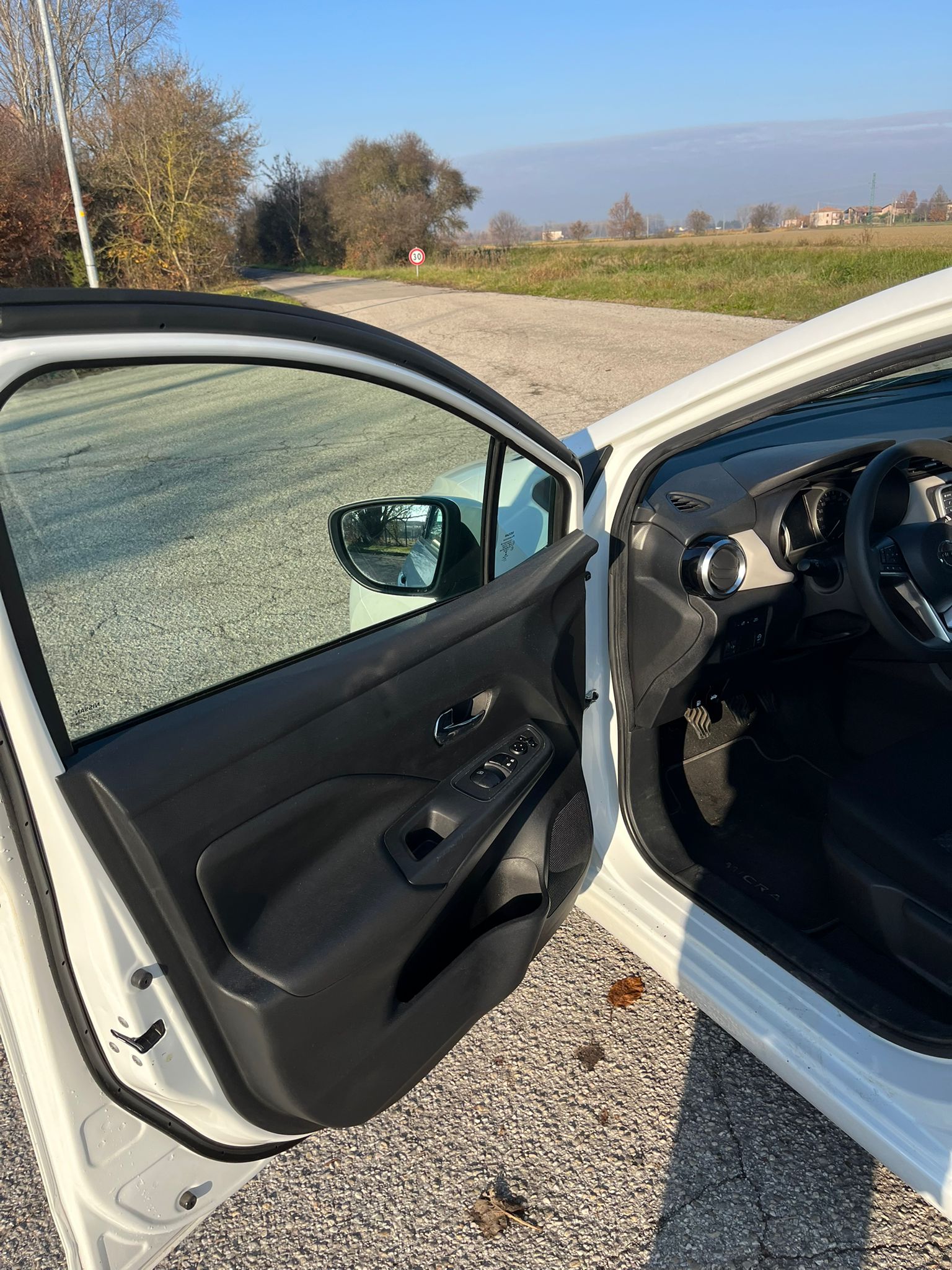 
								NISSAN MICRA completo									