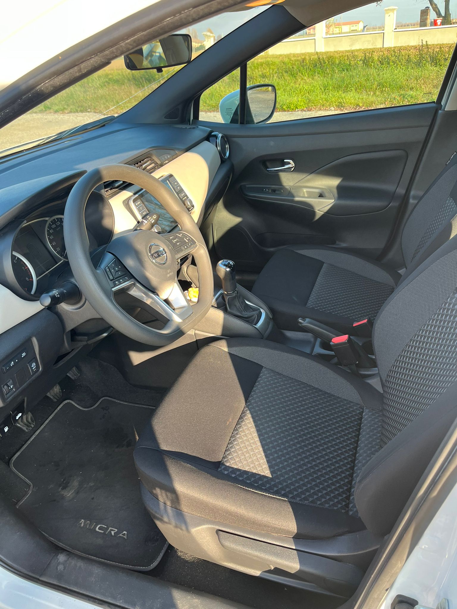 
								NISSAN MICRA completo									