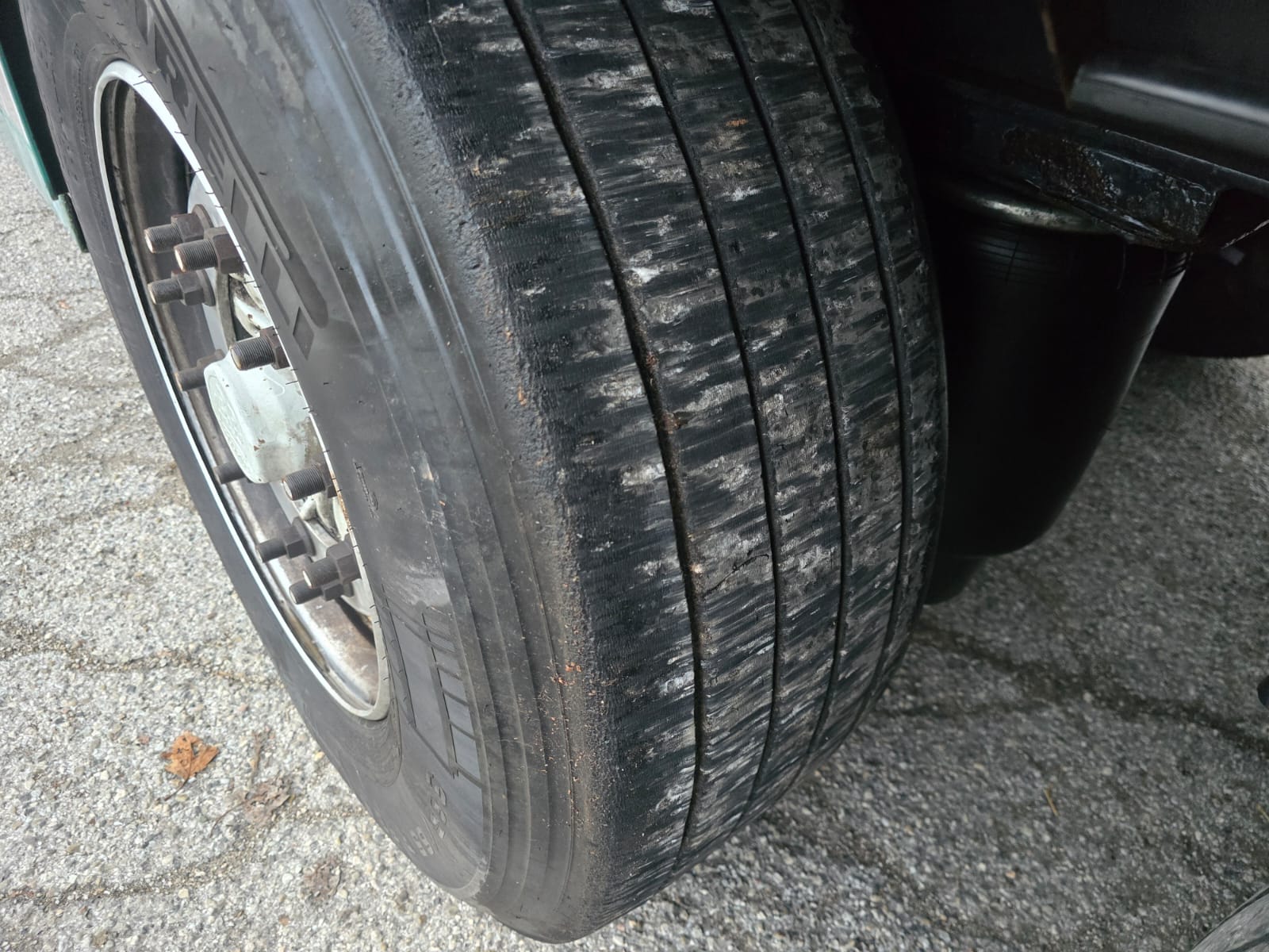 
								SEMIRIMORCHIO SCHMITZ GOTHA completo									