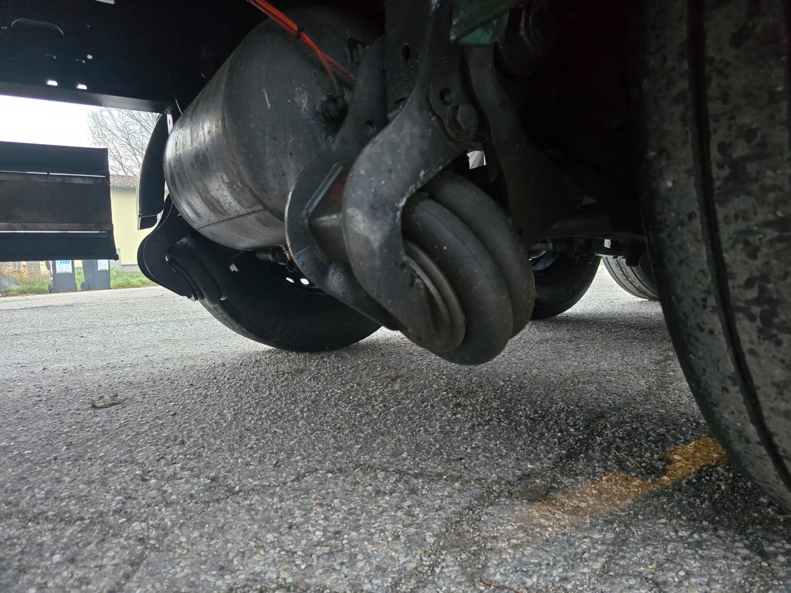 
								SEMIRIMORCHIO SCHMITZ GOTHA completo									