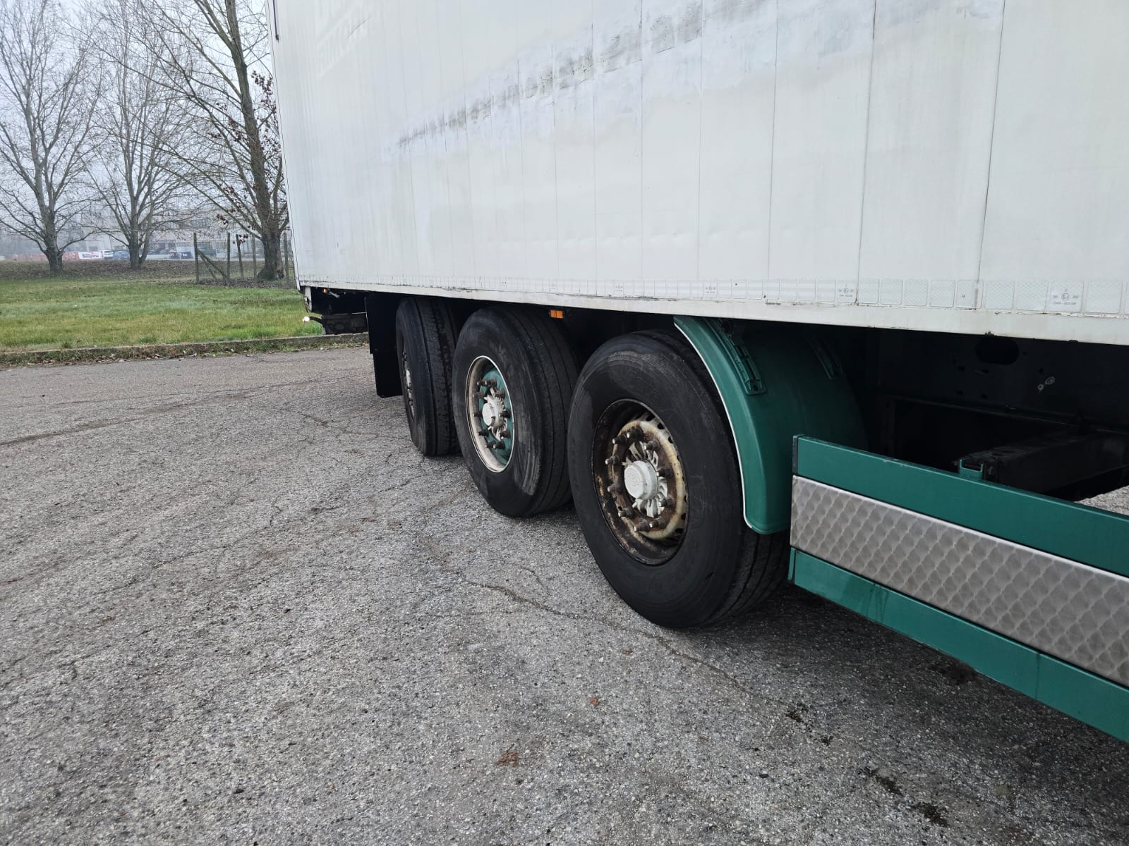 
								SEMIRIMORCHIO SCHMITZ GOTHA completo									