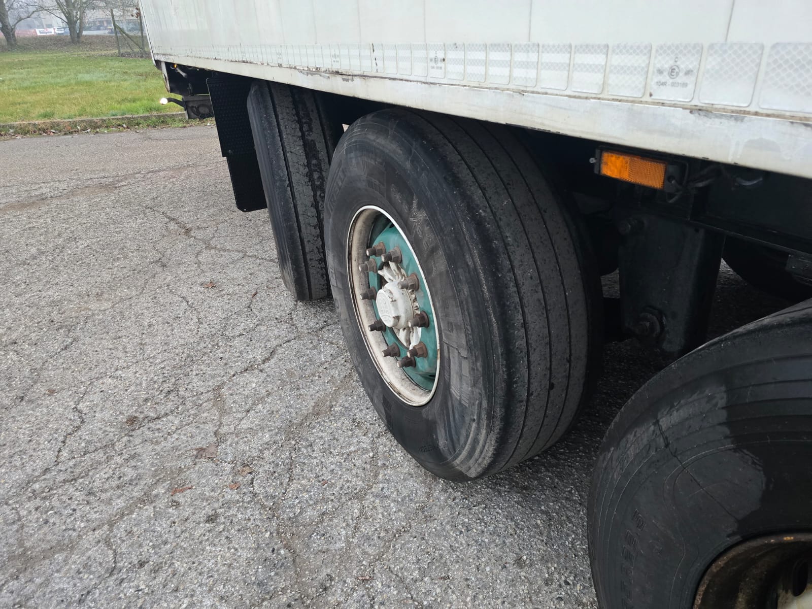 
								SEMIRIMORCHIO SCHMITZ GOTHA completo									