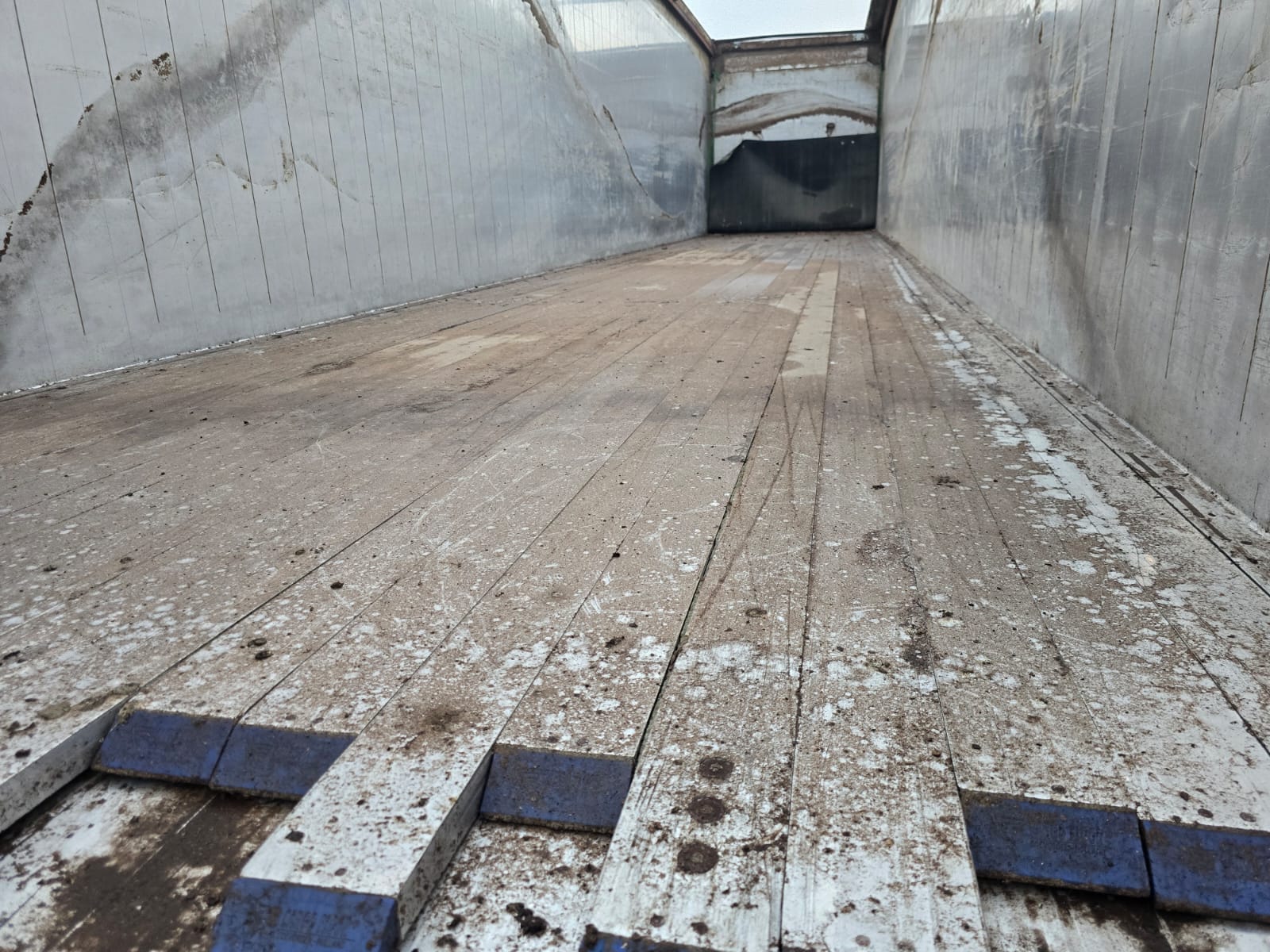 
								SEMIRIMORCHIO SCHMITZ GOTHA completo									