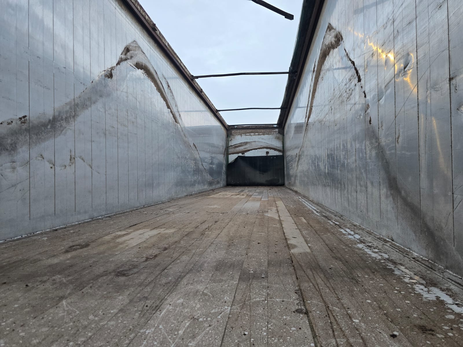 
								SEMIRIMORCHIO SCHMITZ GOTHA completo									