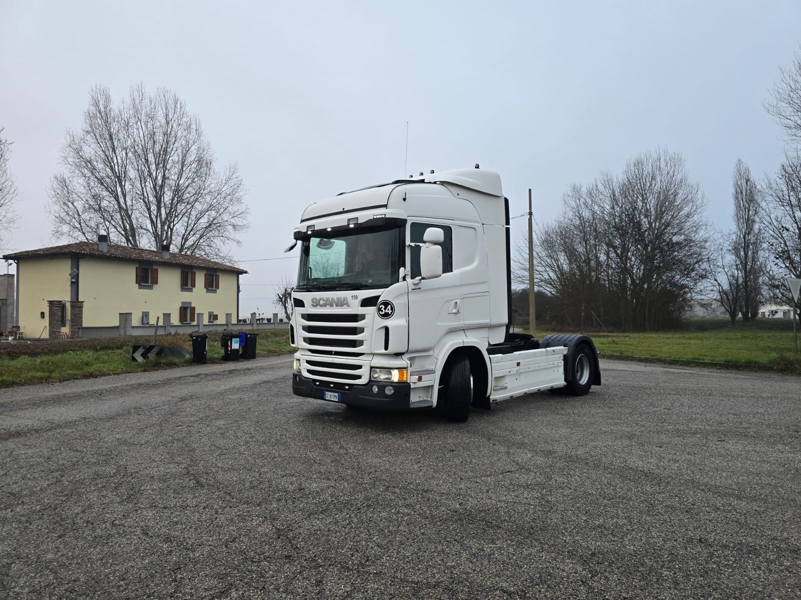 
								TRATTORE STRADALE SCANIA R450 completo									