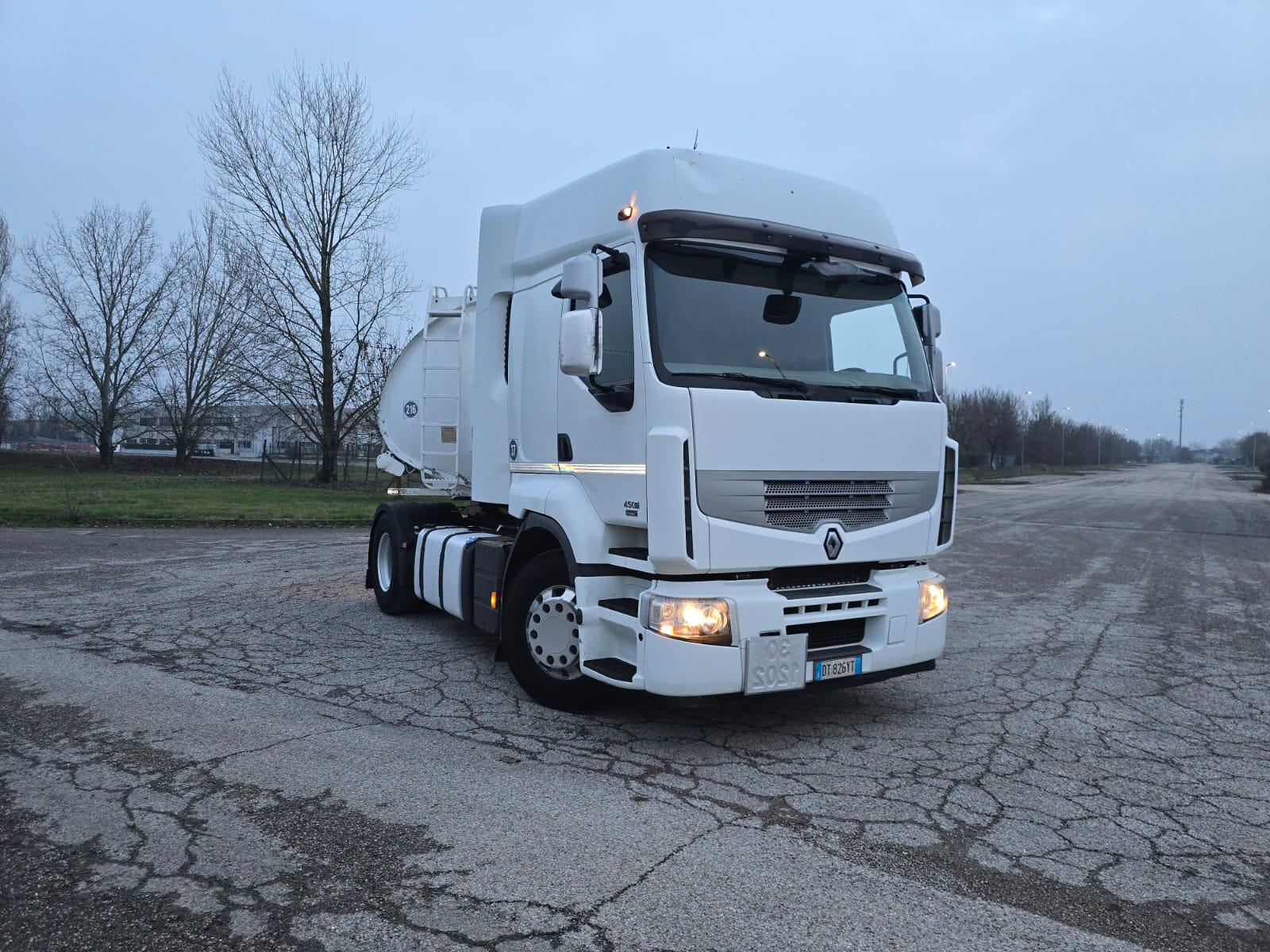 TRATTORE STRADALE RENAULT IN ADR