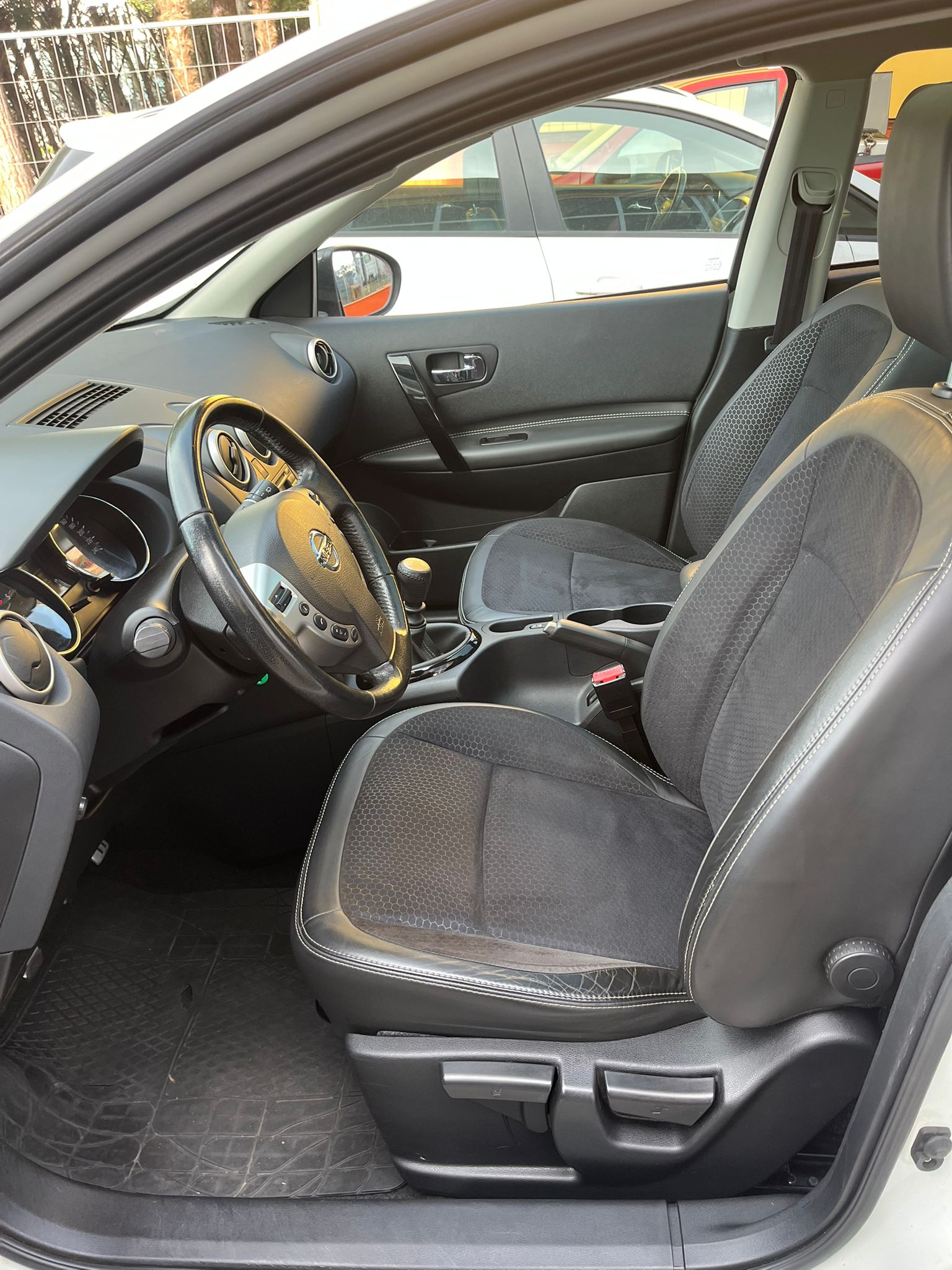 
								NISSAN QASHQAI J10 L L01 completo									