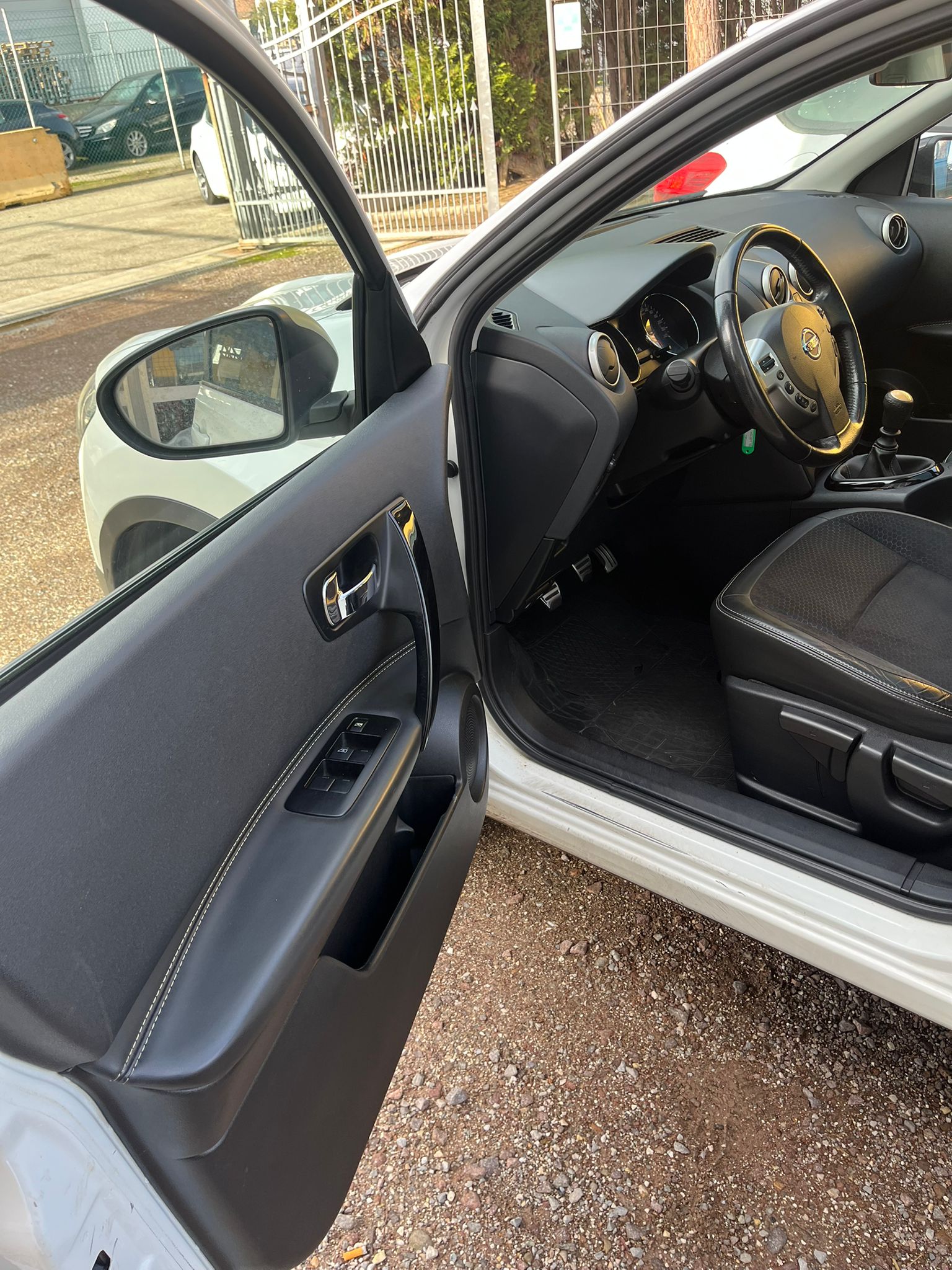 
								NISSAN QASHQAI J10 L L01 completo									