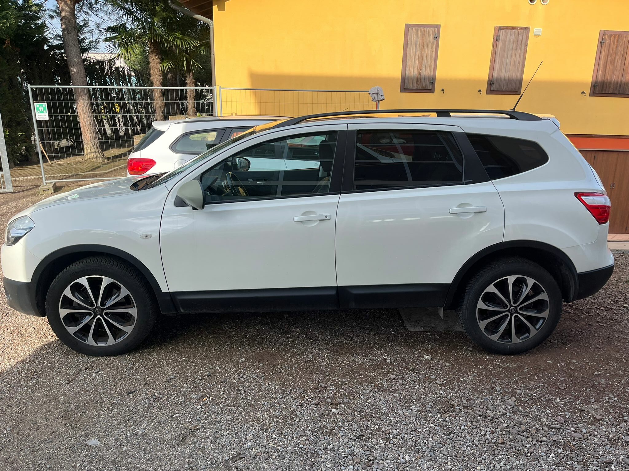 
								NISSAN QASHQAI J10 L L01 completo									