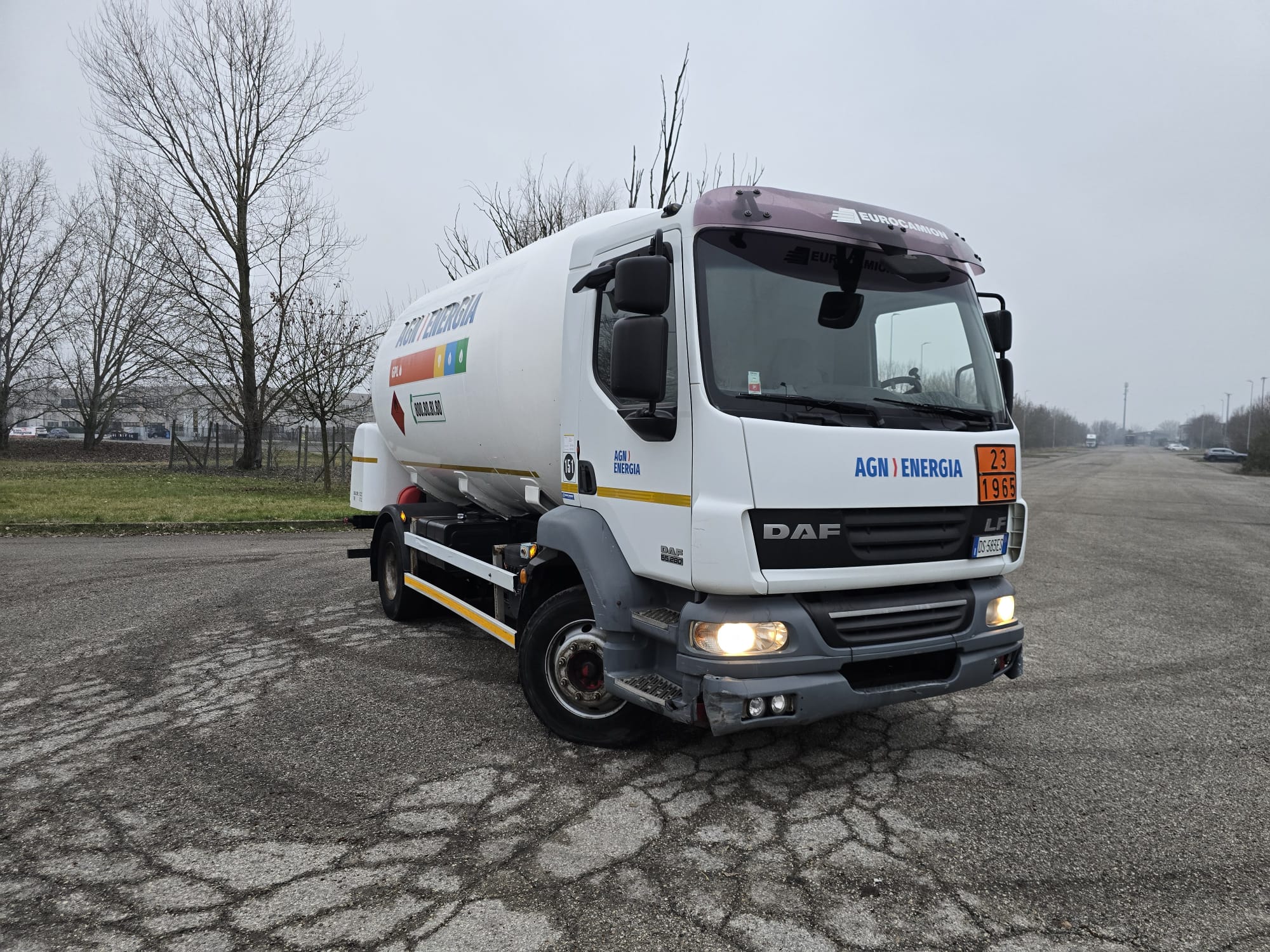 MOTRICE DAF CON CISTERNA GPL