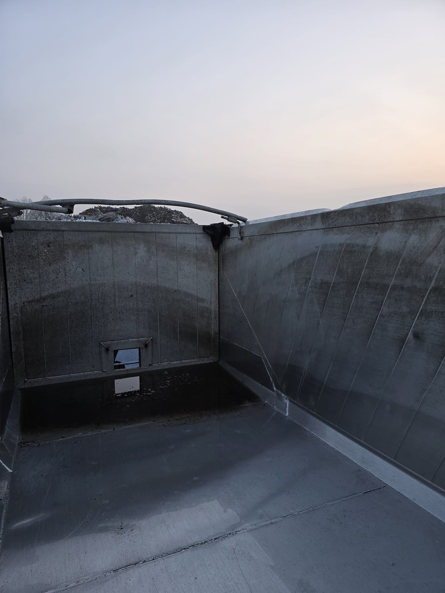 
								SEMIRIMORCHIO CASSONE RIBALTABILE POSTERIORE MENCI completo									