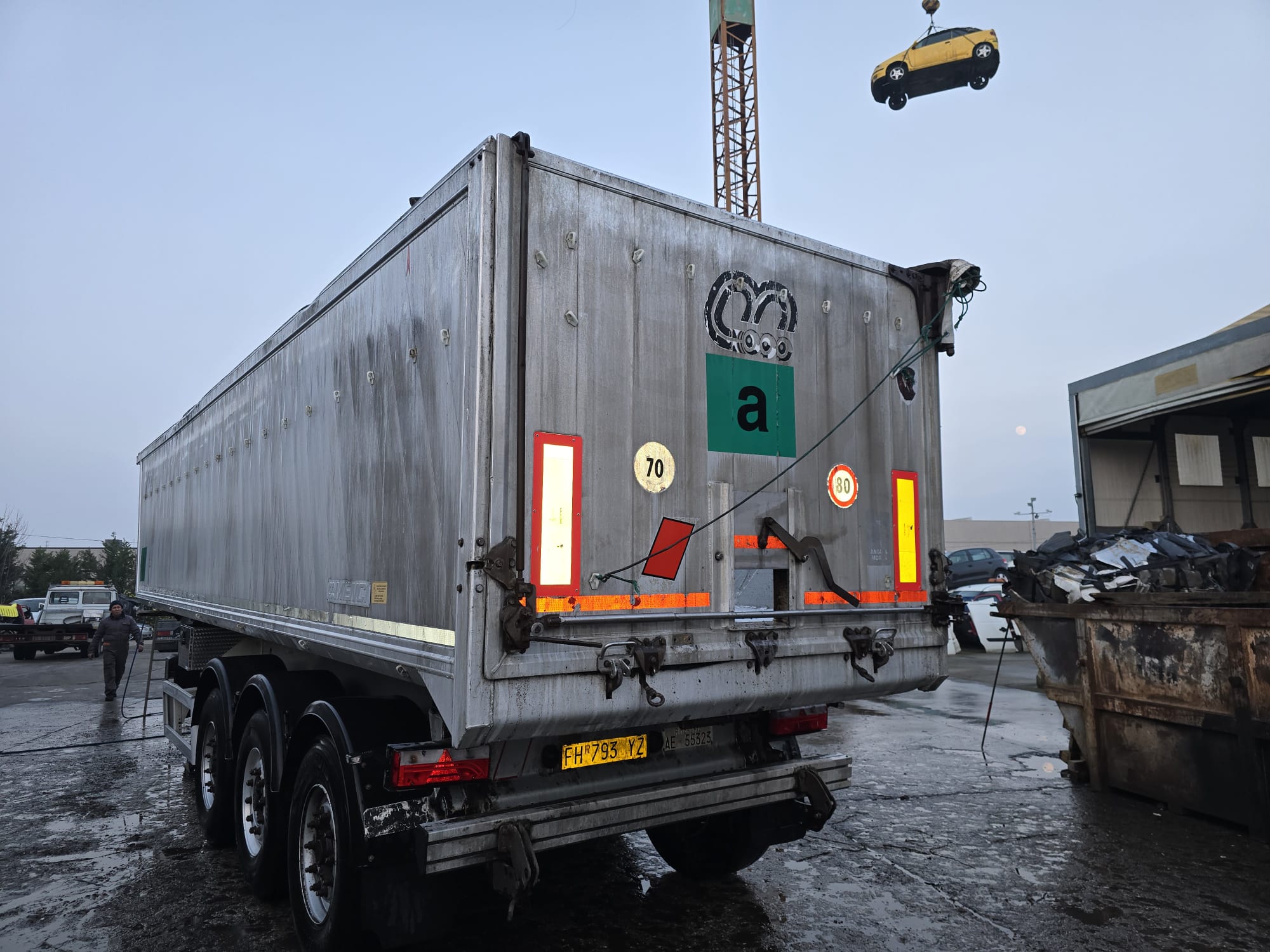 
								SEMIRIMORCHIO CASSONE RIBALTABILE POSTERIORE MENCI completo									