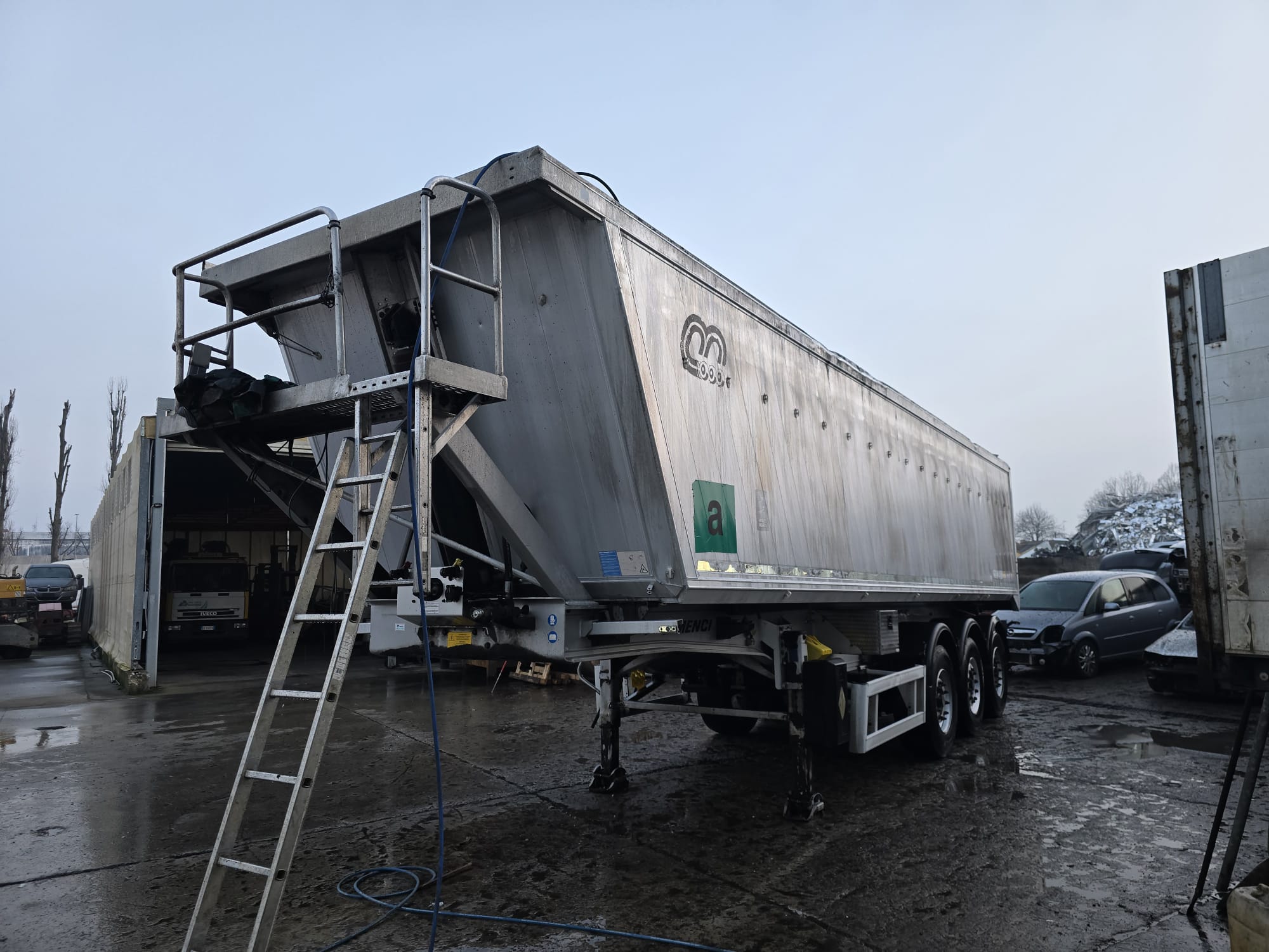 
								SEMIRIMORCHIO CASSONE RIBALTABILE POSTERIORE MENCI completo									