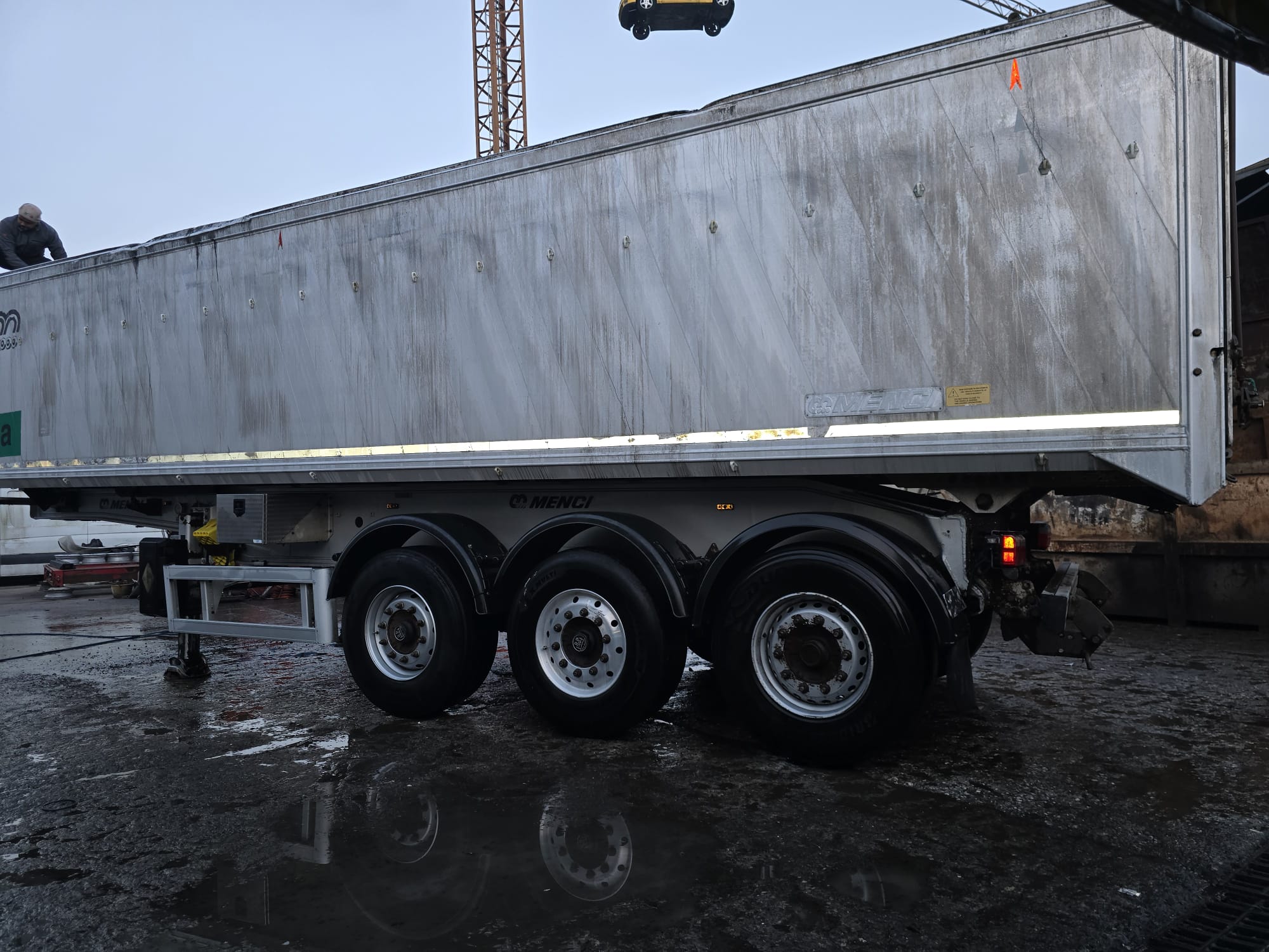 
								SEMIRIMORCHIO CASSONE RIBALTABILE POSTERIORE MENCI completo									