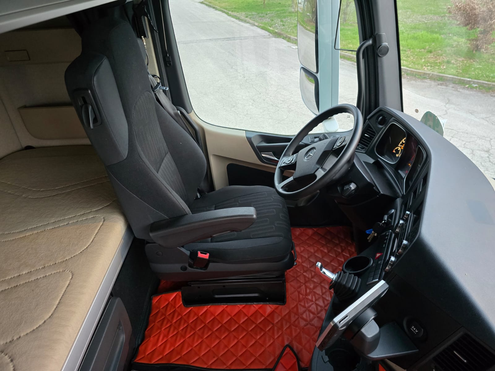 
								TRATTORE STRADALE MERCEDES ACTROS 1845 LS completo									