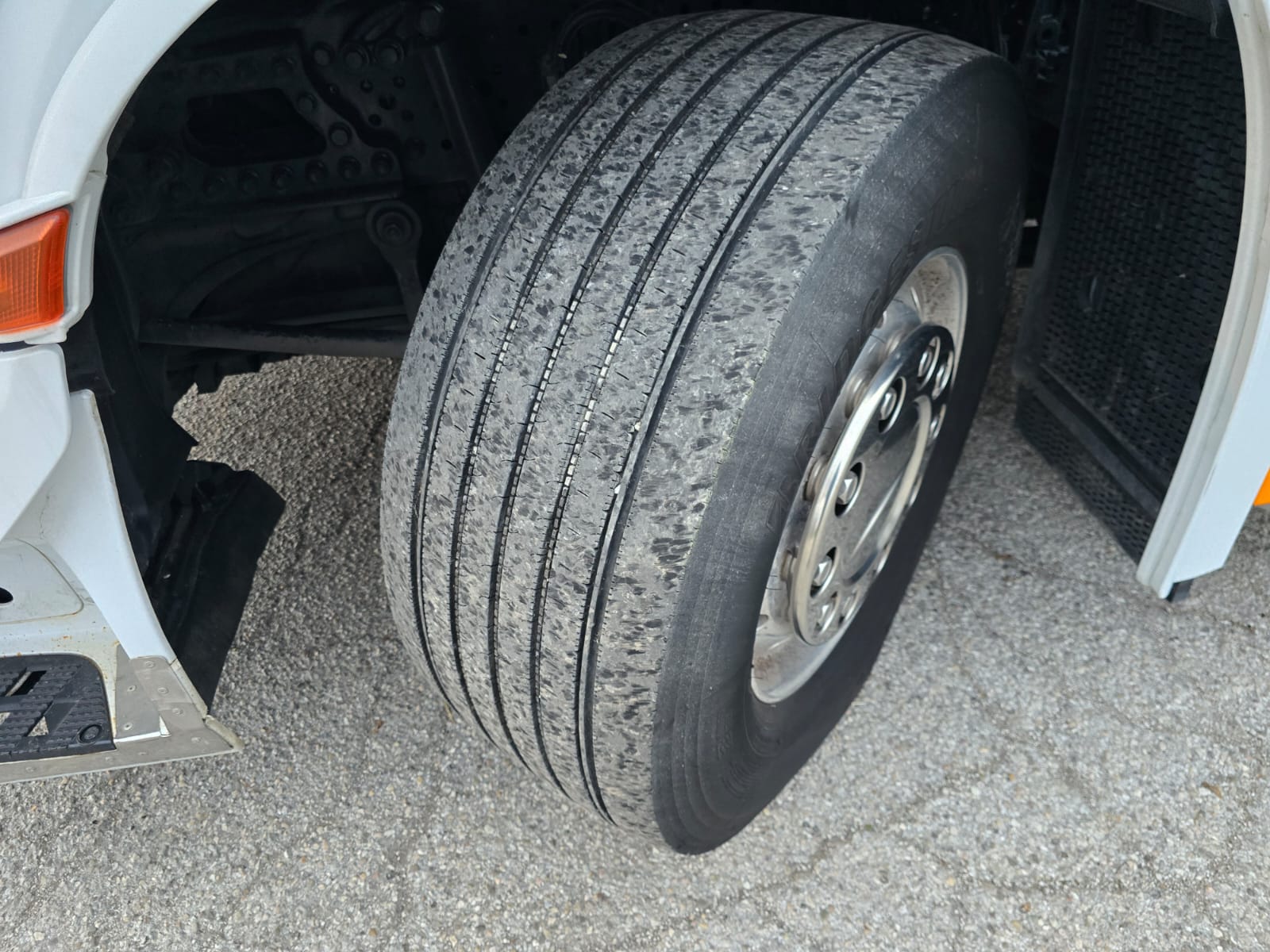 
								TRATTORE STRADALE MERCEDES ACTROS 1845 LS completo									