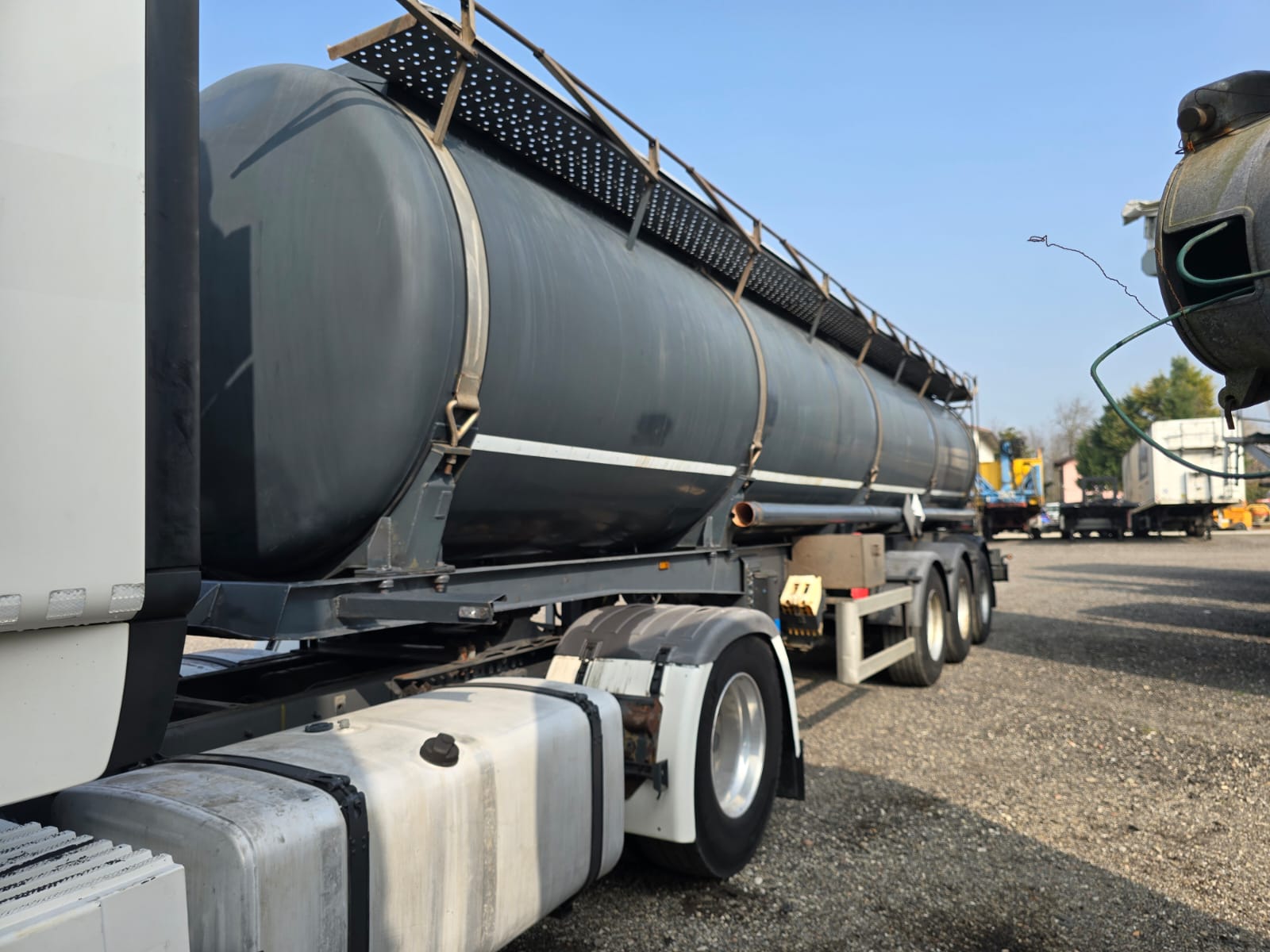 
								SEMIRIMORCHIO SARA IN ADR completo									