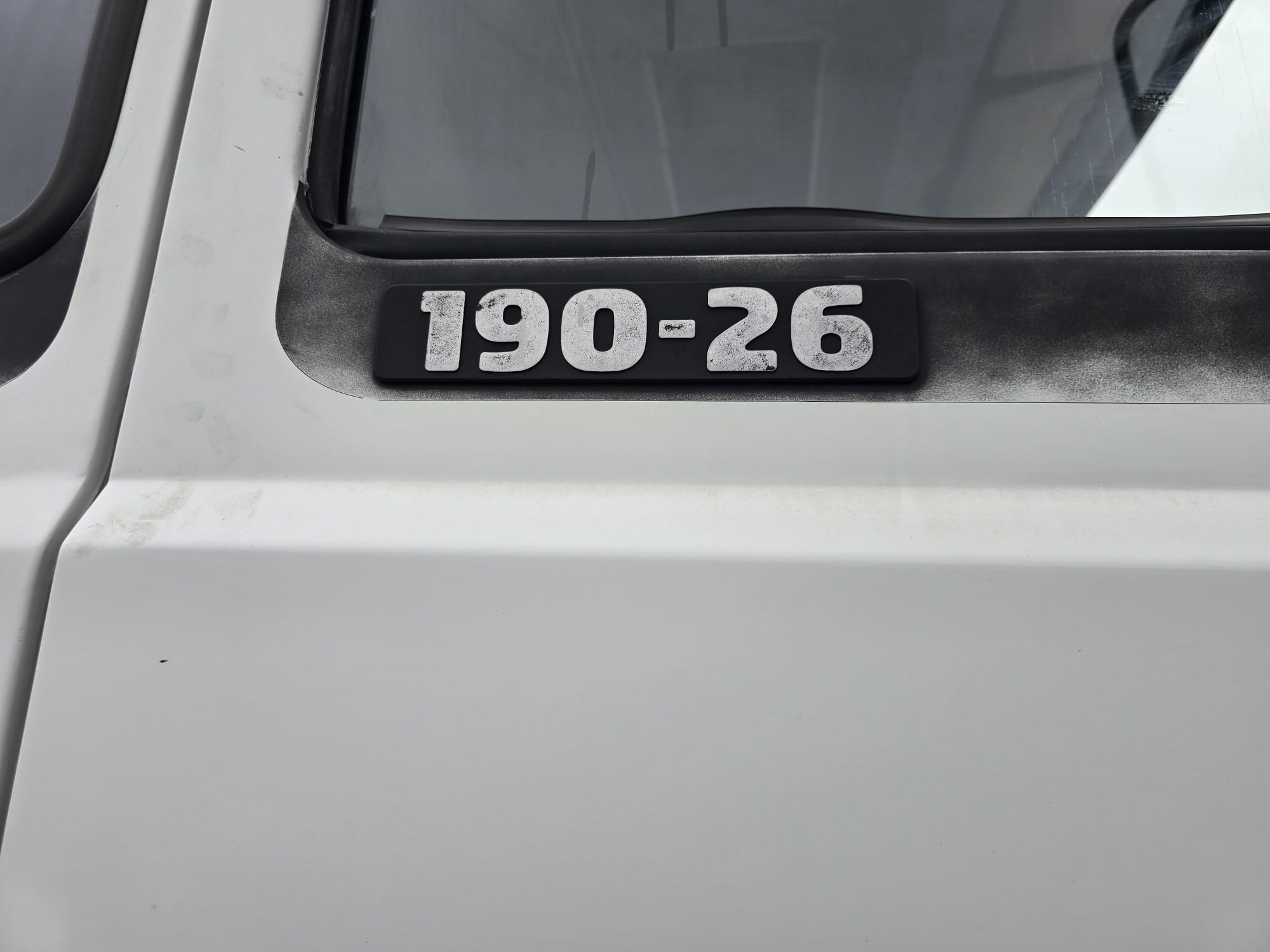 
								IVECO 190 26 CON GRU completo									