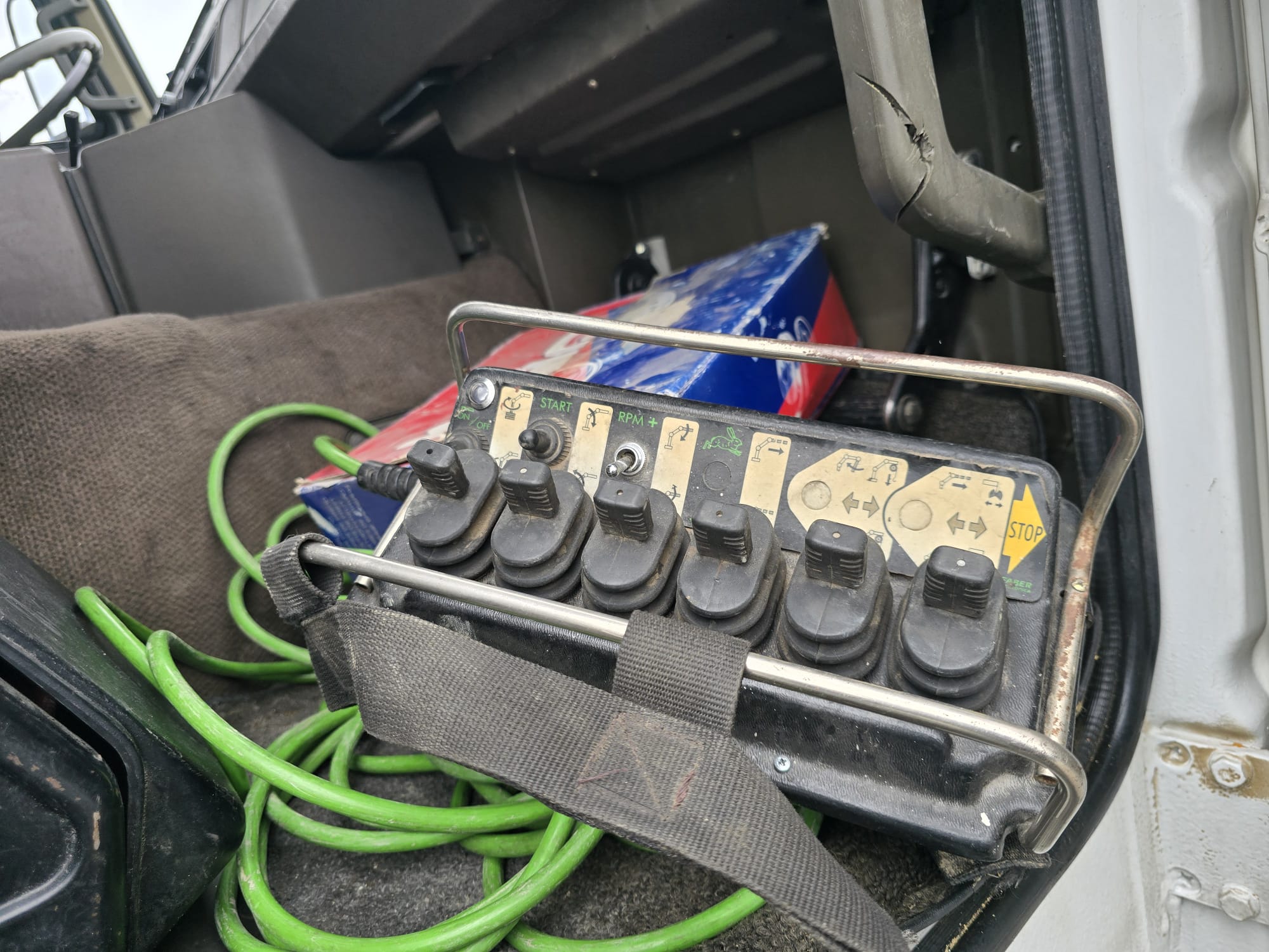 
								IVECO 190 26 CON GRU completo									