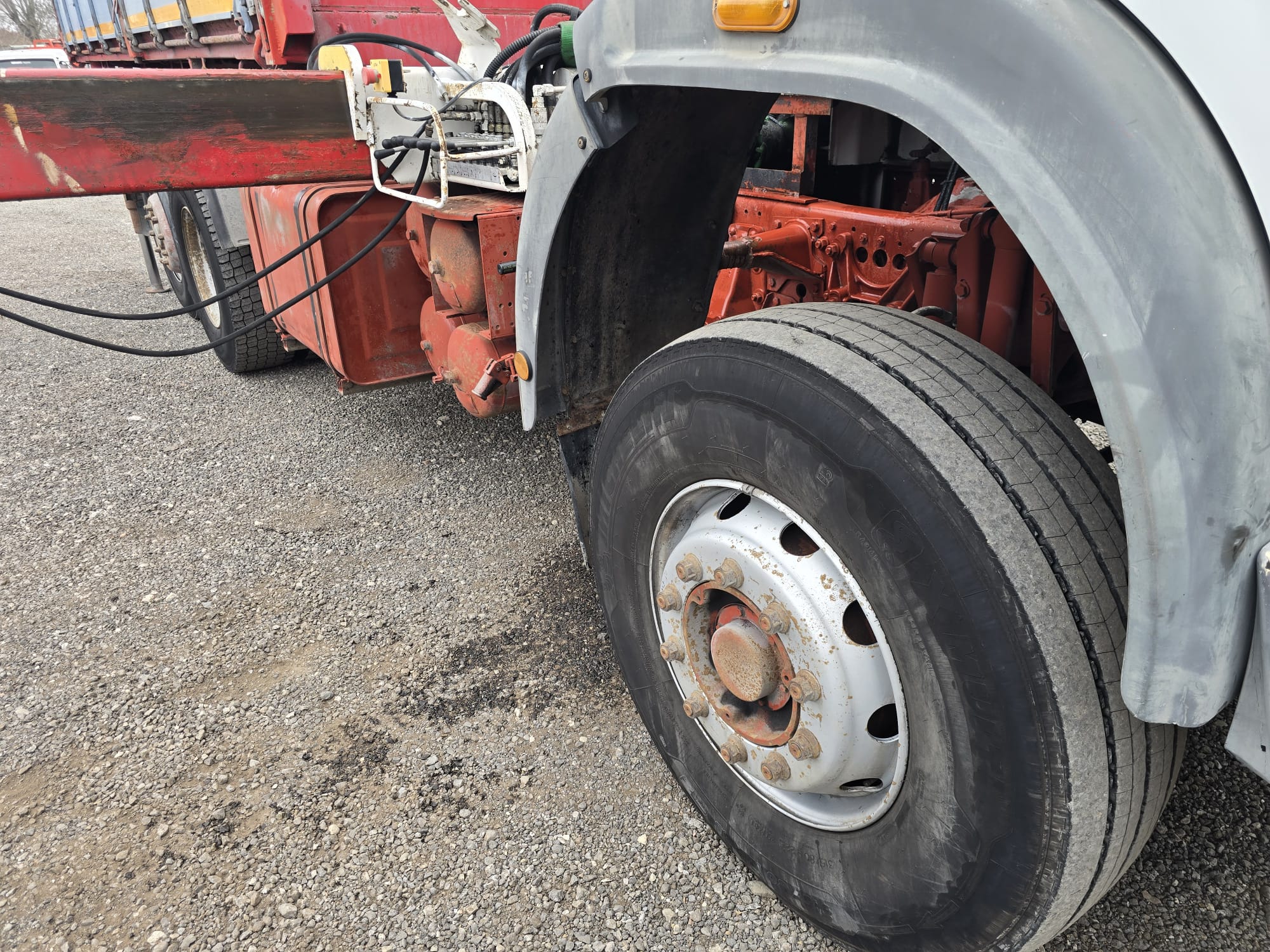 
								IVECO 190 26 CON GRU completo									