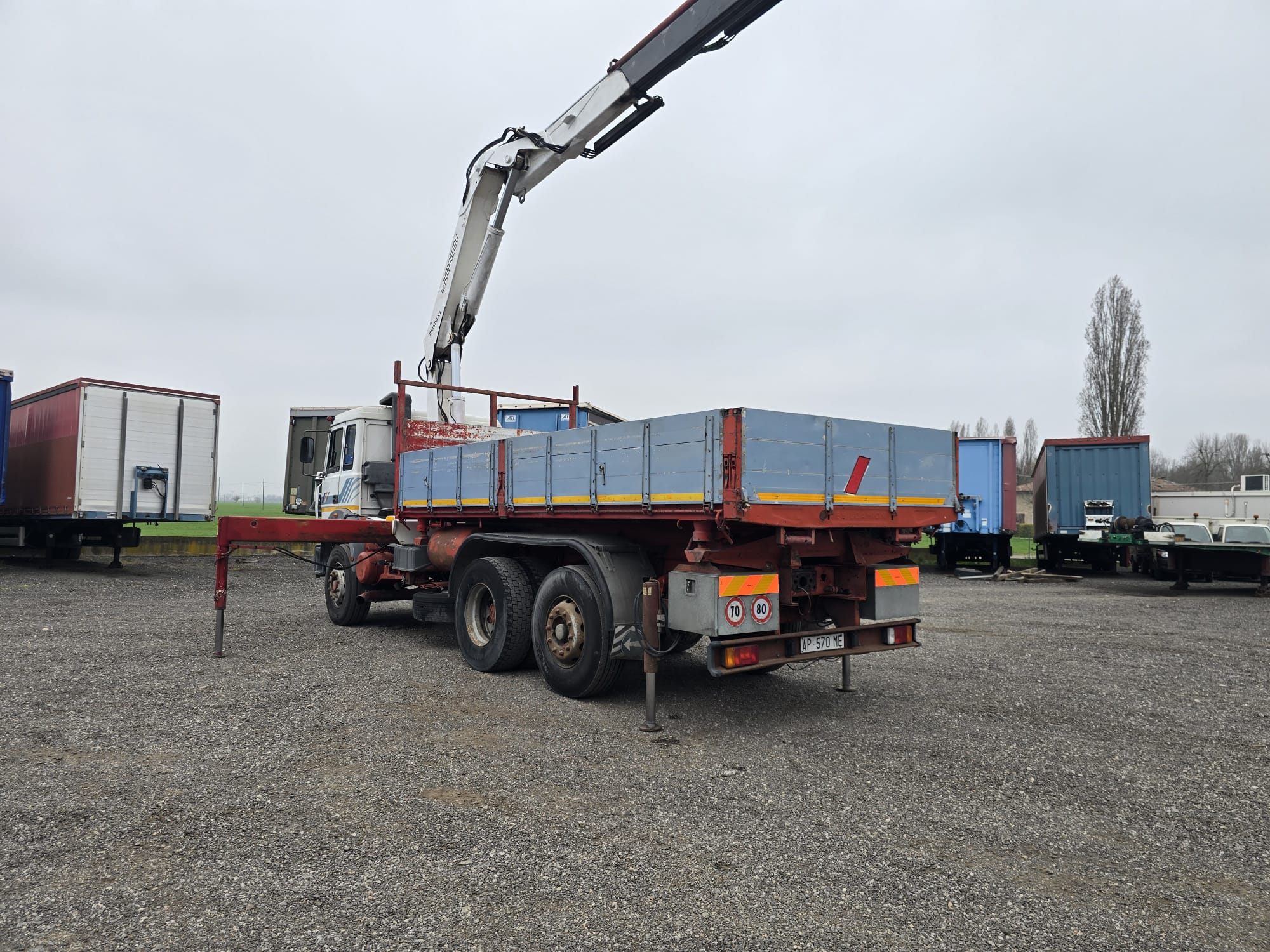 
								IVECO 190 26 CON GRU completo									