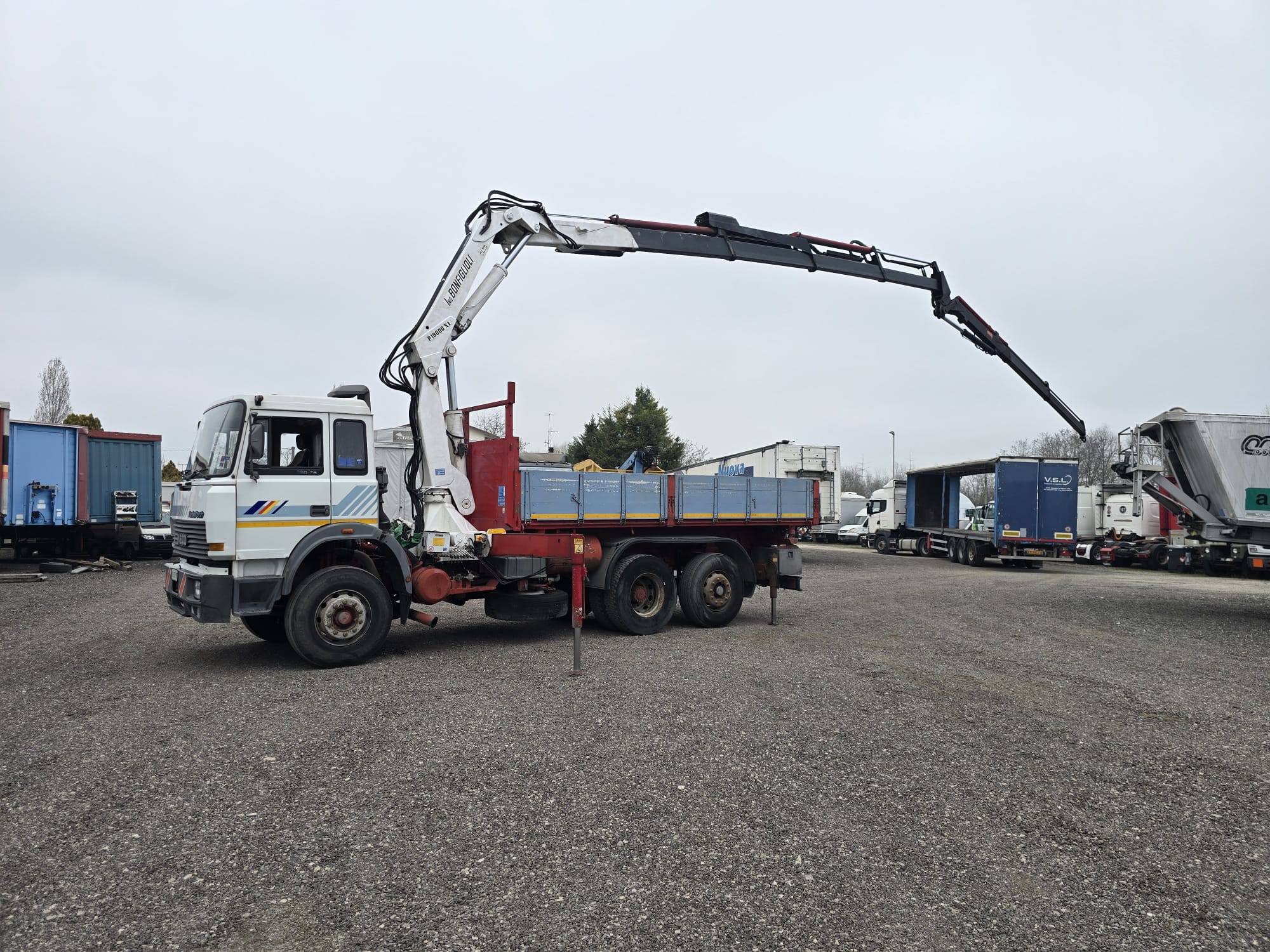 
								IVECO 190 26 CON GRU completo									