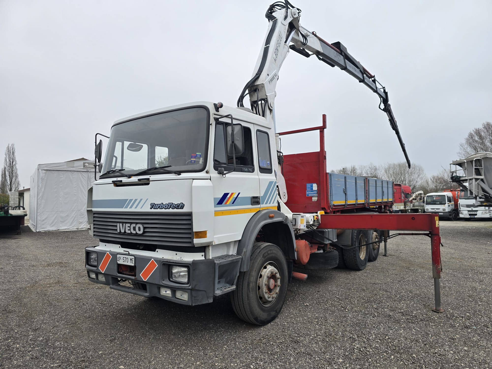IVECO 190 26 CON GRU