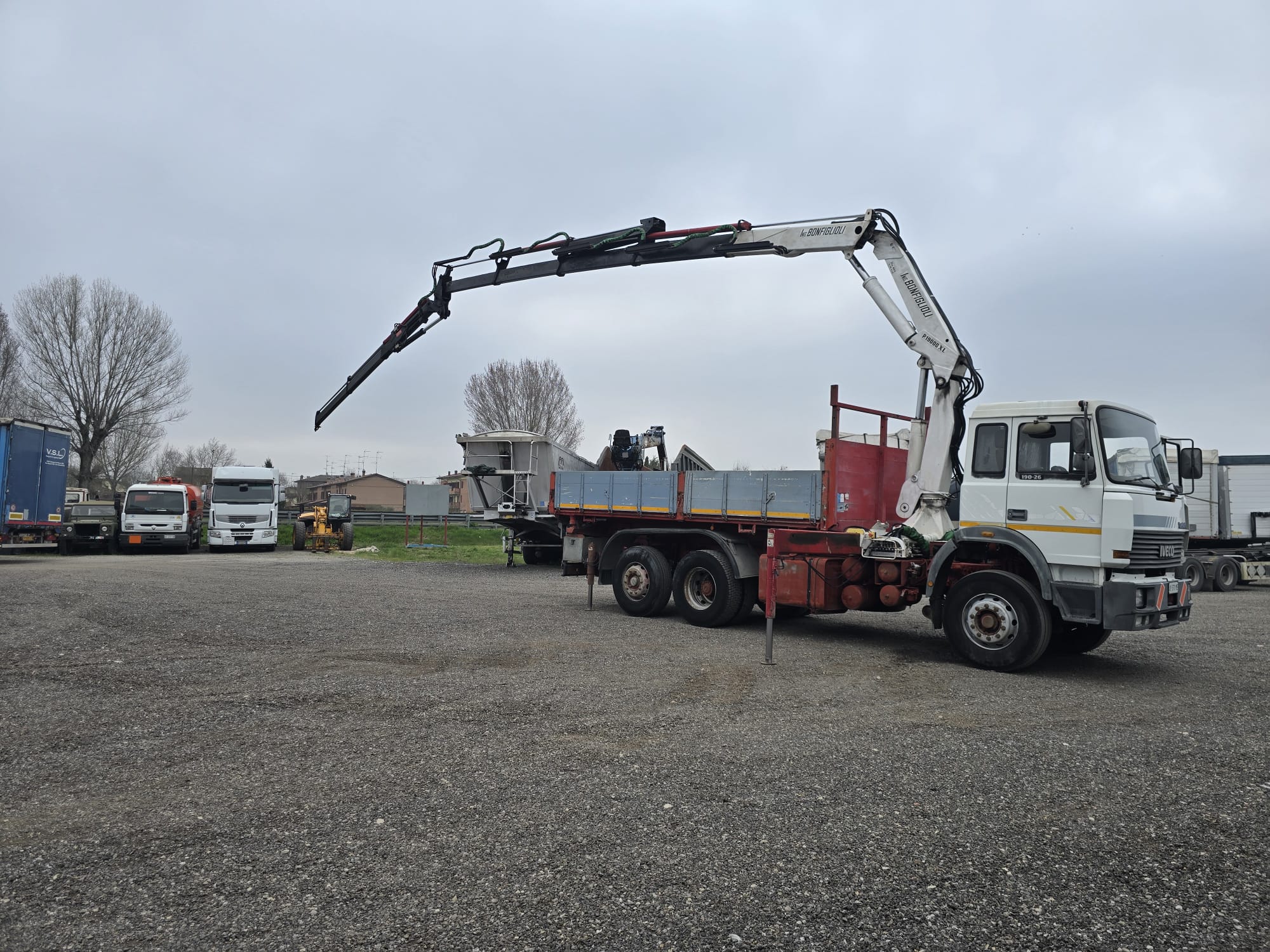 
								IVECO 190 26 CON GRU completo									