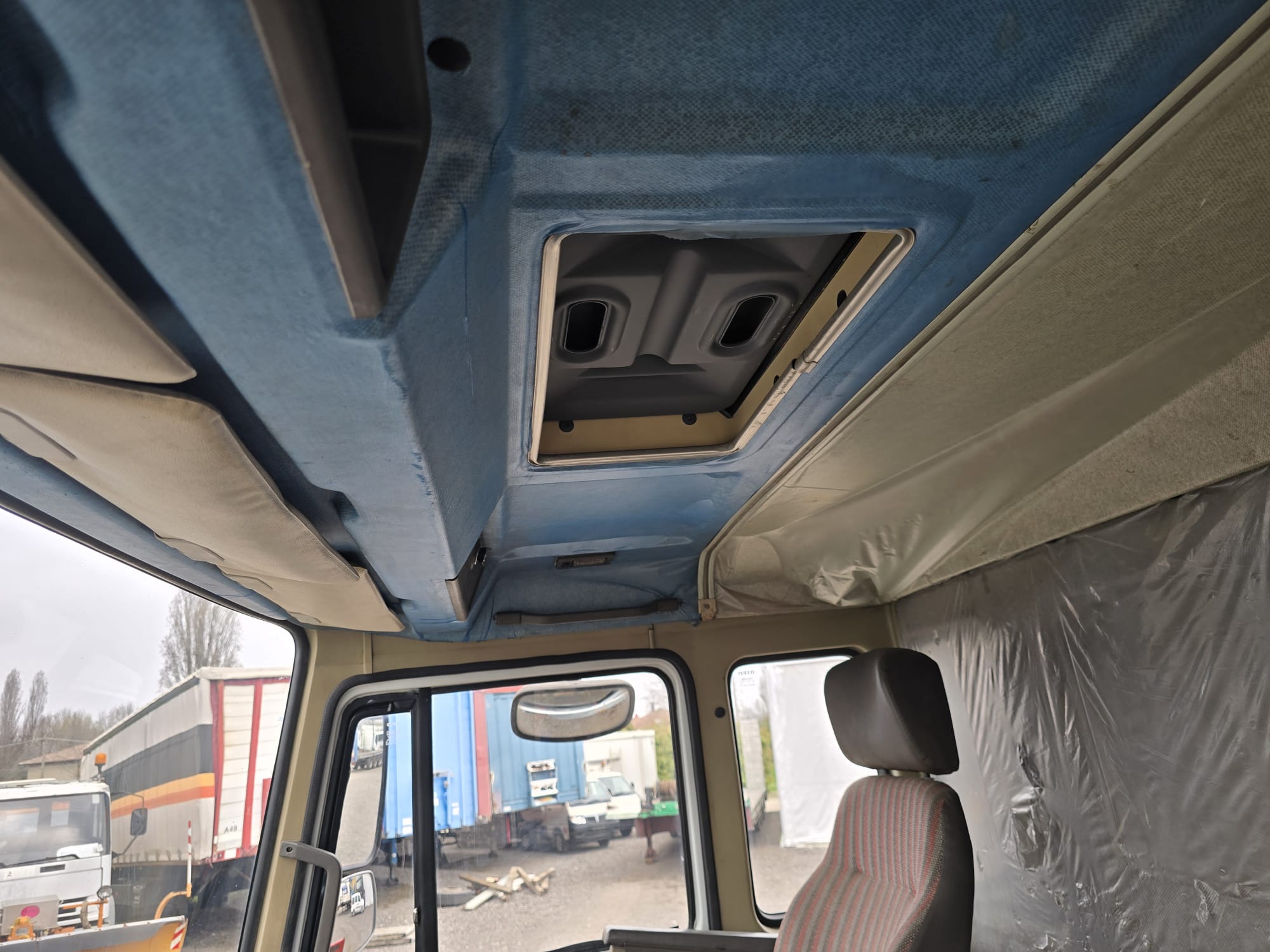 
								IVECO 190 26 CON GRU completo									