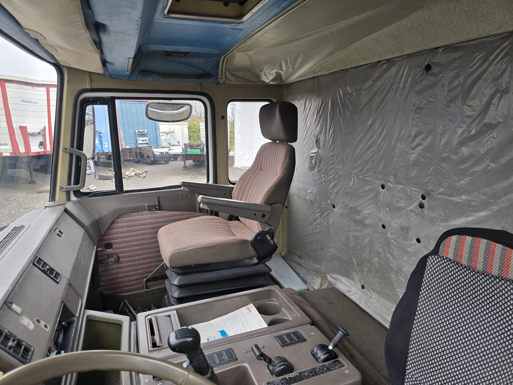 
								IVECO 190 26 CON GRU completo									