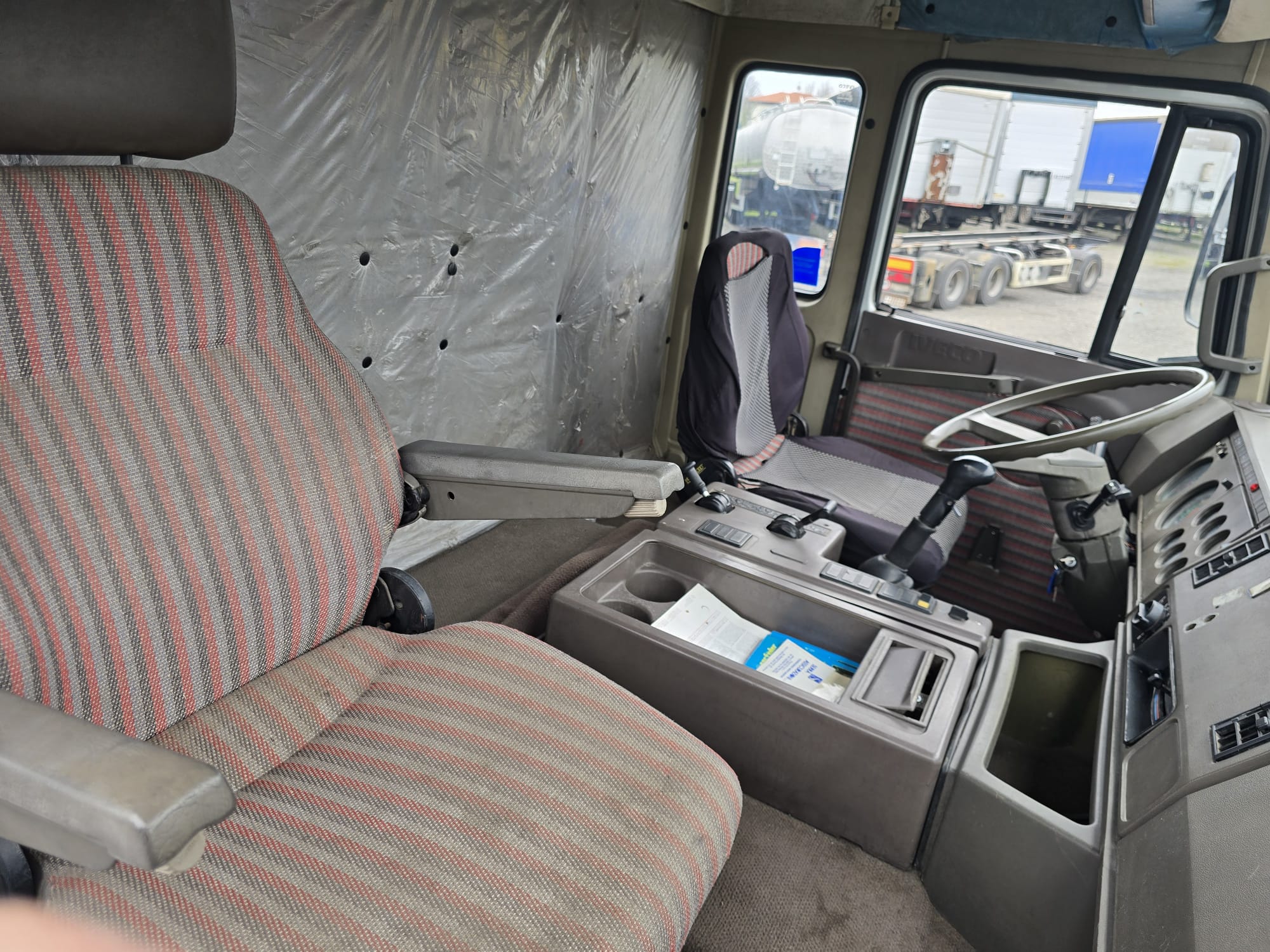 
								IVECO 190 26 CON GRU completo									