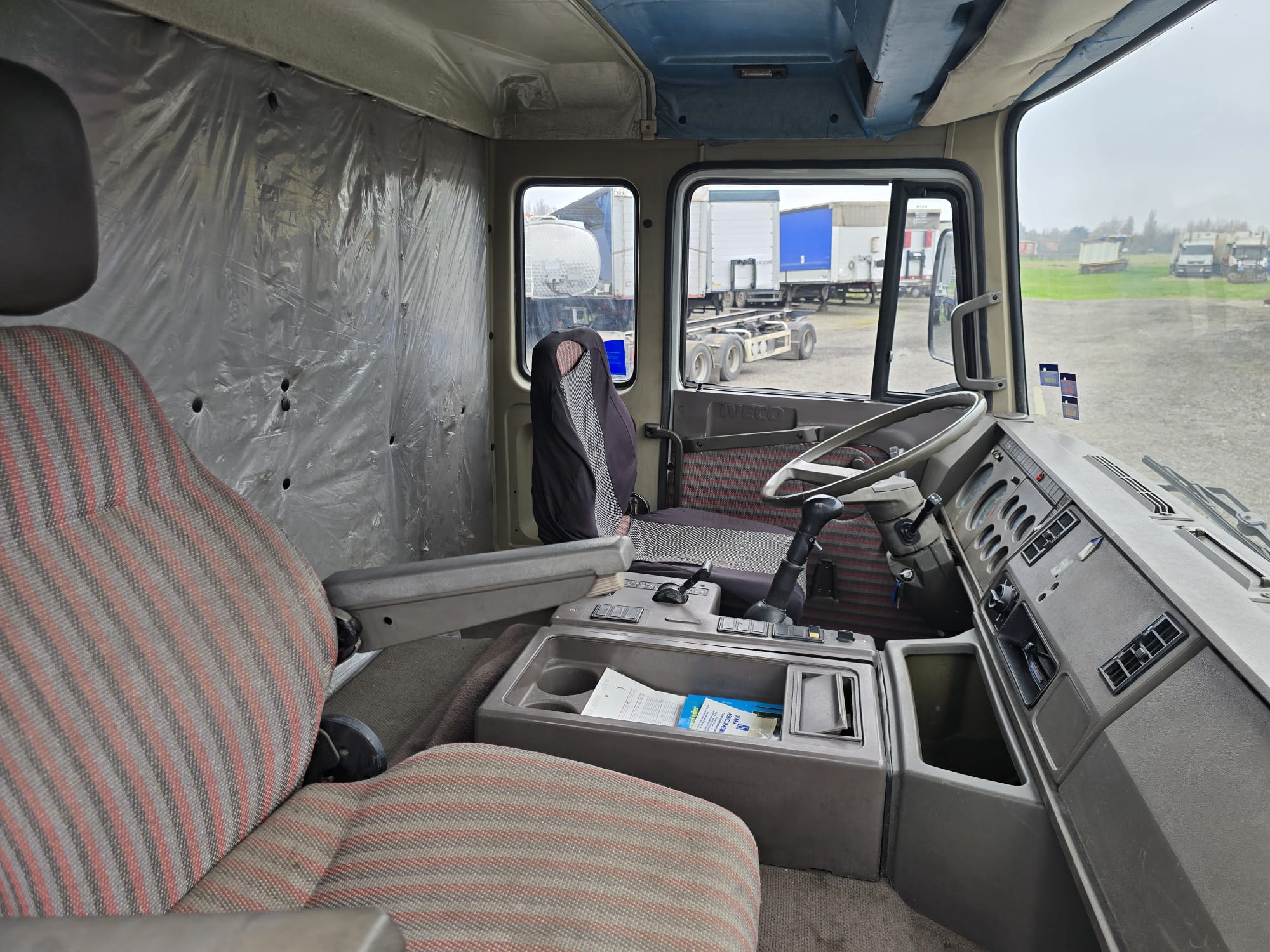 
								IVECO 190 26 CON GRU completo									