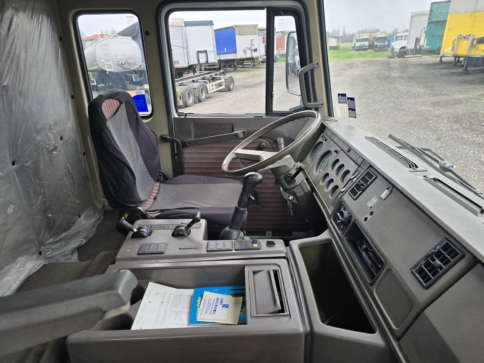 
								IVECO 190 26 CON GRU completo									