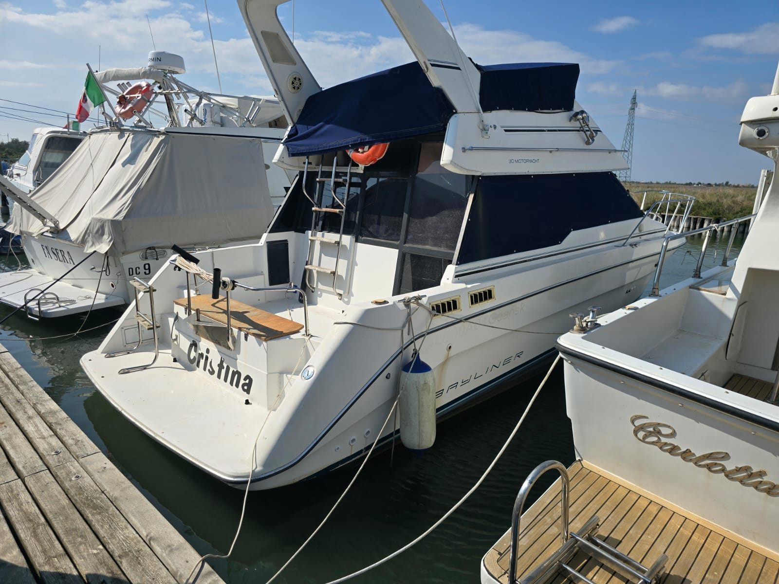 
								BARCA NATANTE BAYLINER CON FLYBRIDGE completo									