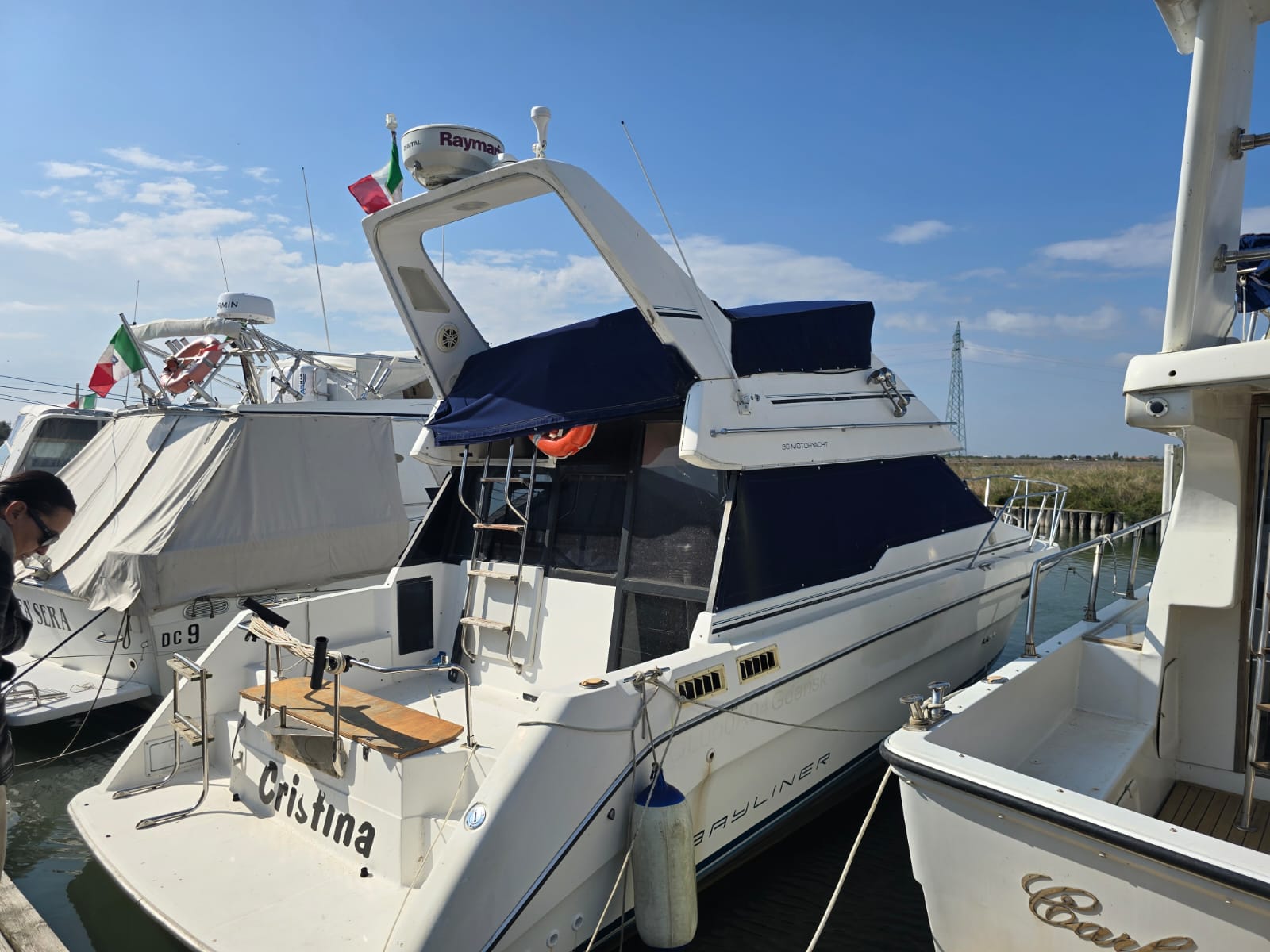 
								BARCA NATANTE BAYLINER CON FLYBRIDGE completo									