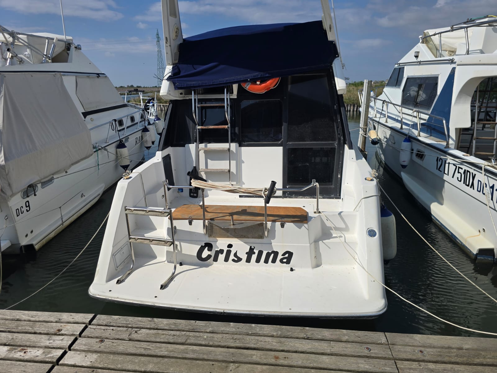 
								BARCA NATANTE BAYLINER CON FLYBRIDGE completo									