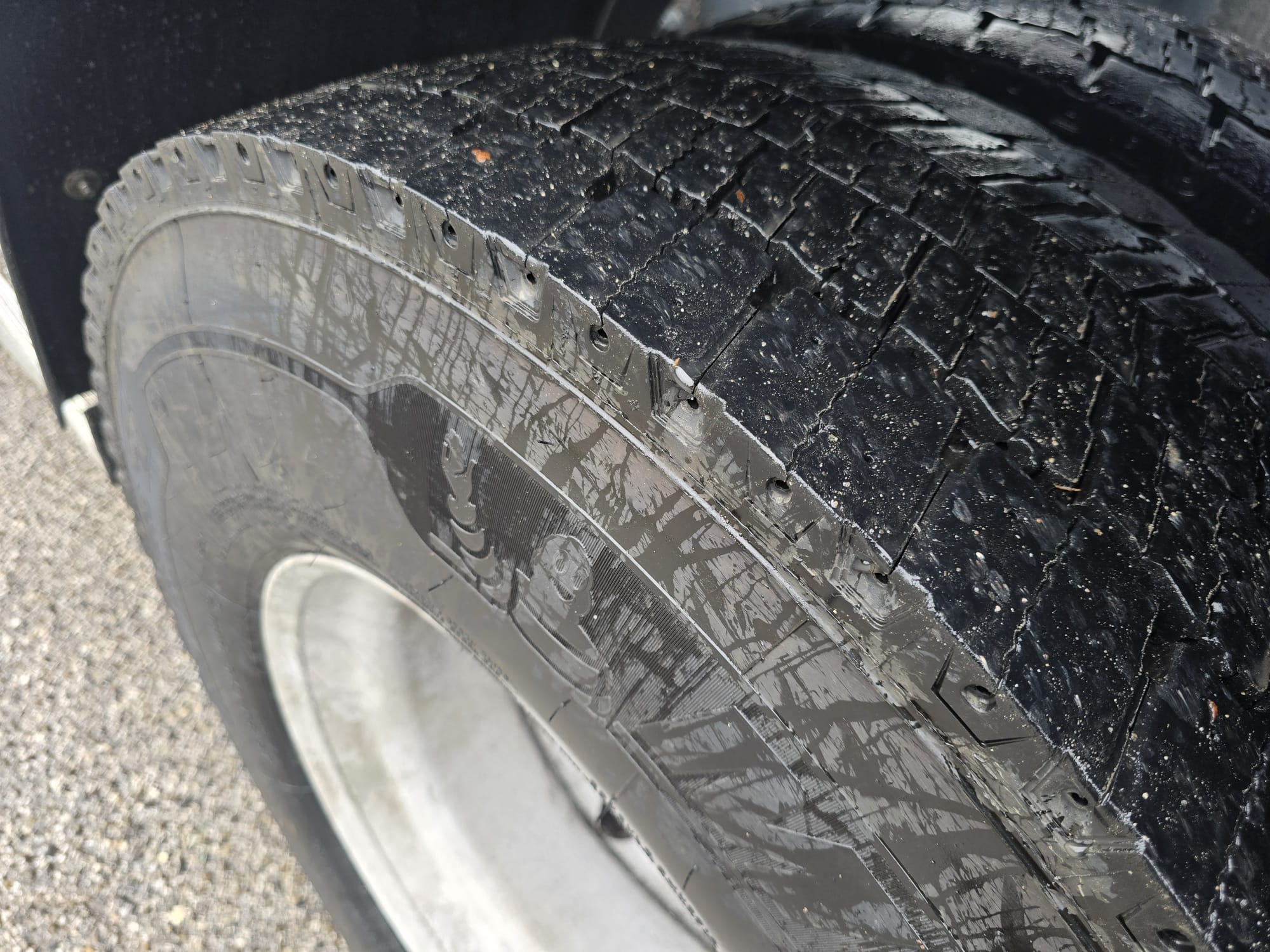 
								CAMION SCARRABILE VOLVO FM4006X2R CON GRU PENZ completo									