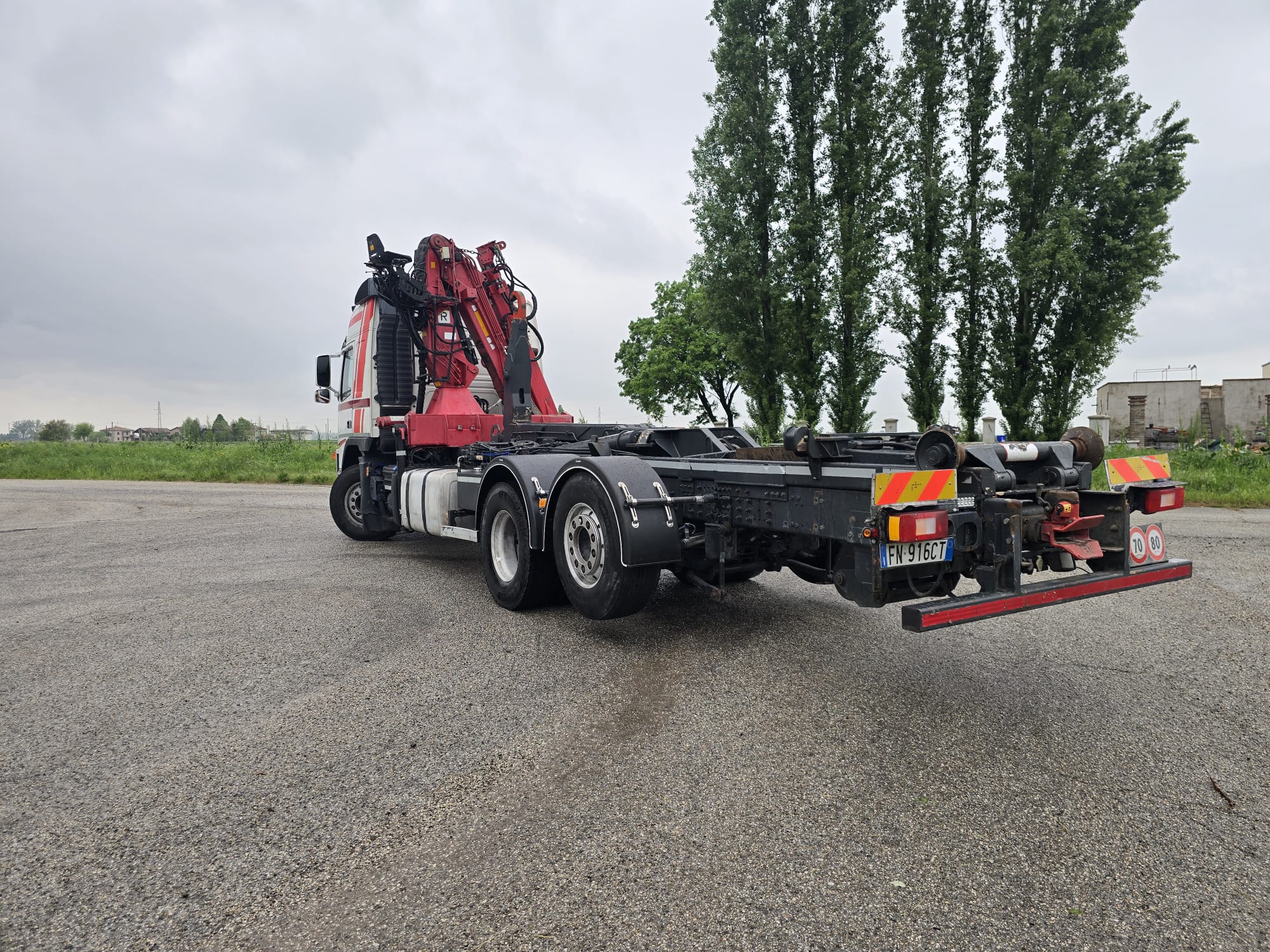 
								CAMION SCARRABILE VOLVO FM4006X2R CON GRU PENZ completo									
