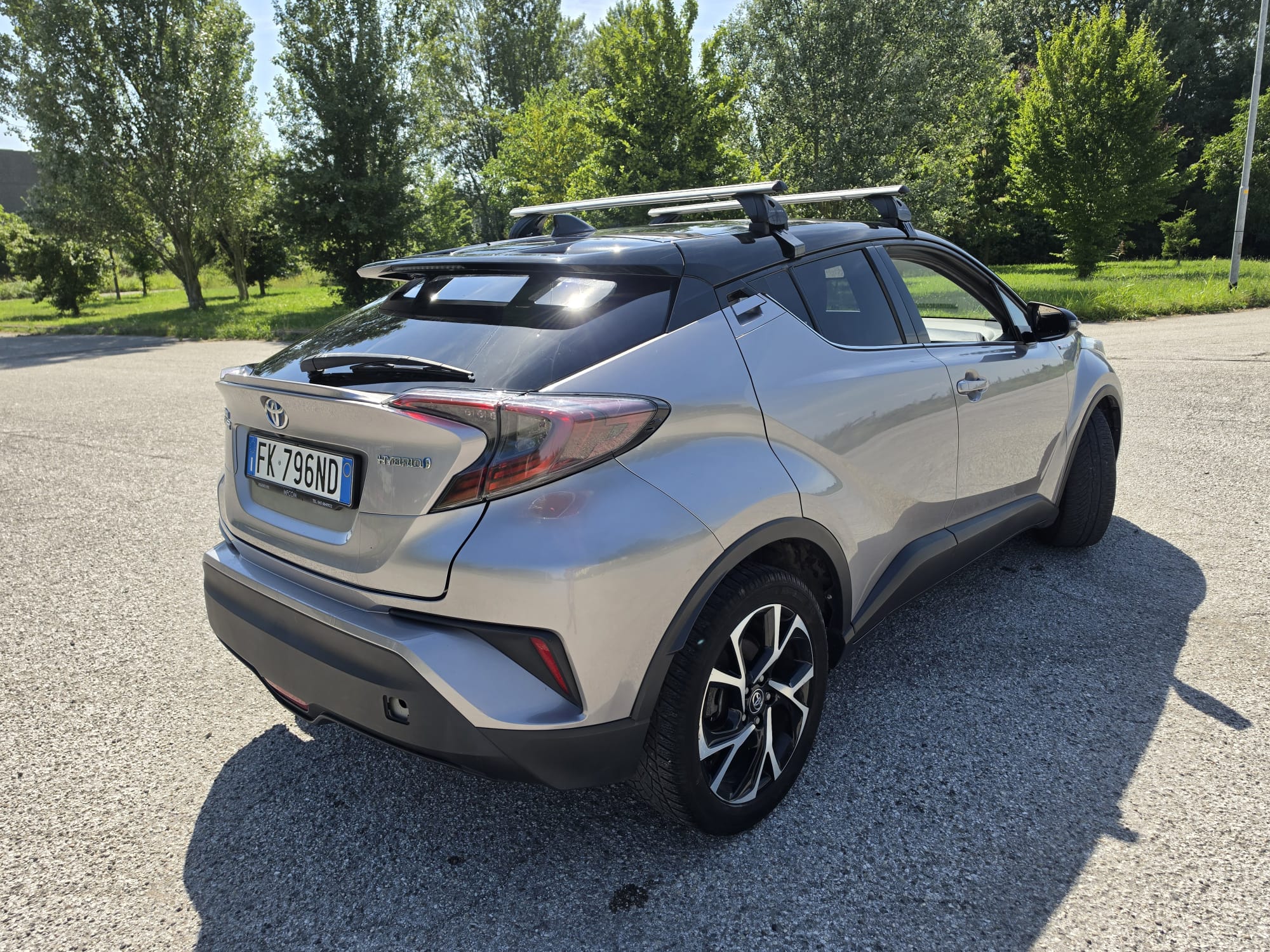 
								TOYOTA C-HR HYBRID 1.8 completo									