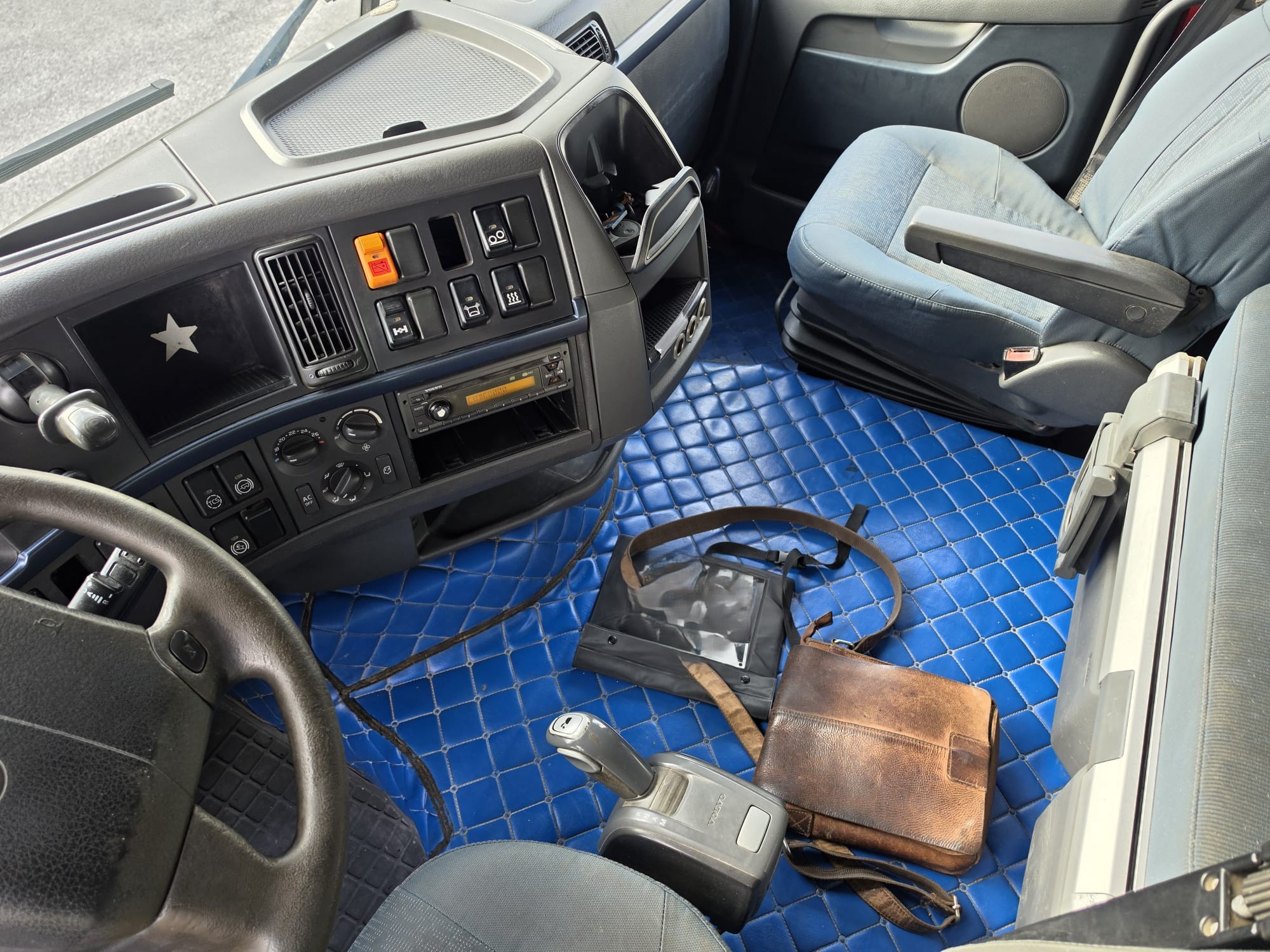 
								VOLVO 3 ASSI SCARRABILE completo									