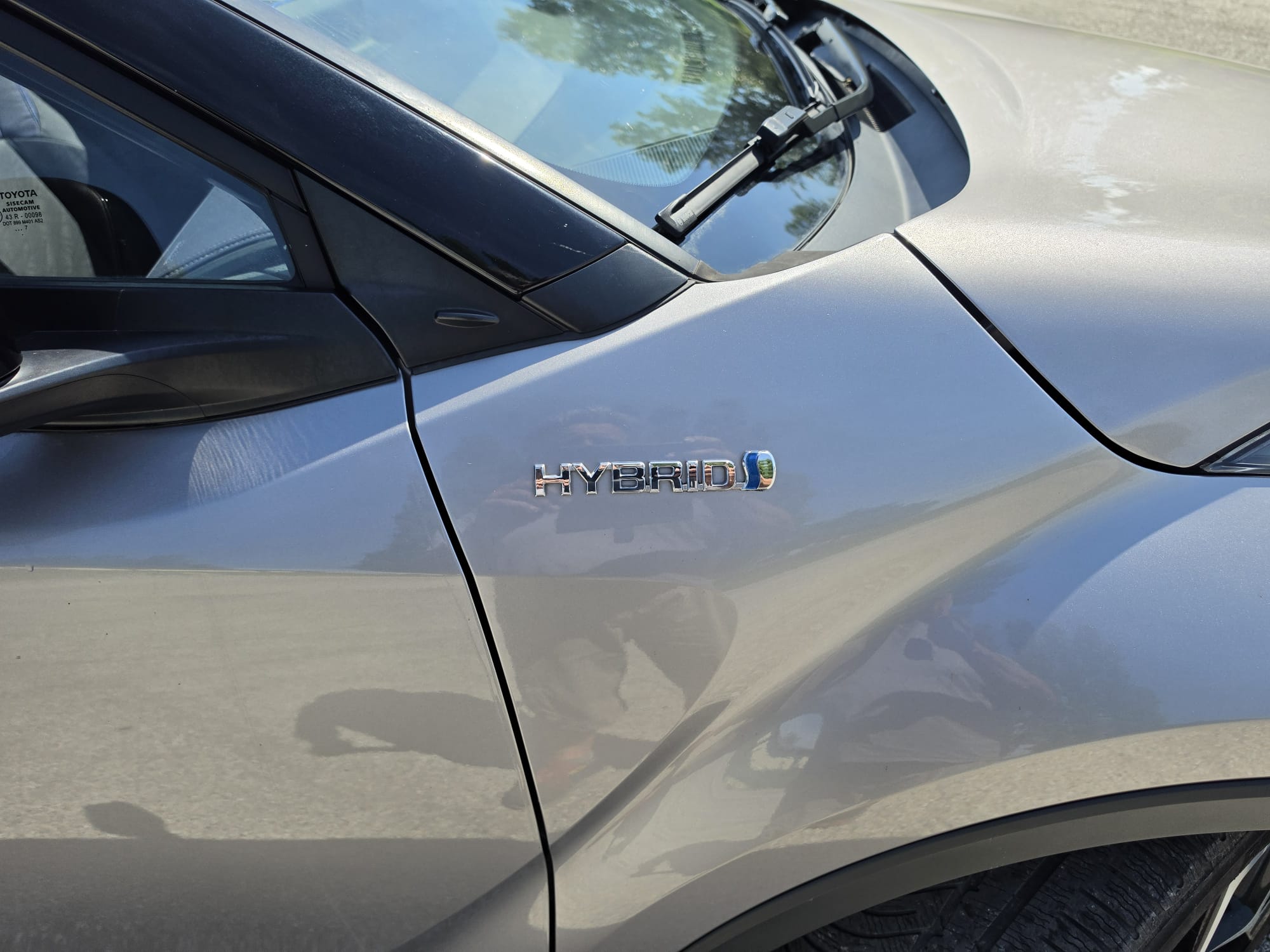 
								TOYOTA C-HR HYBRID 1.8 completo									