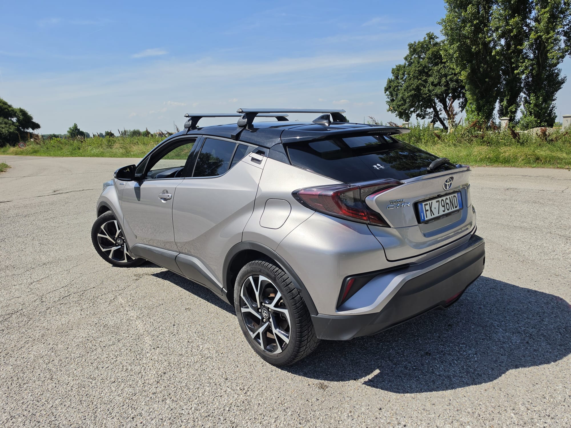 
								TOYOTA C-HR HYBRID 1.8 completo									