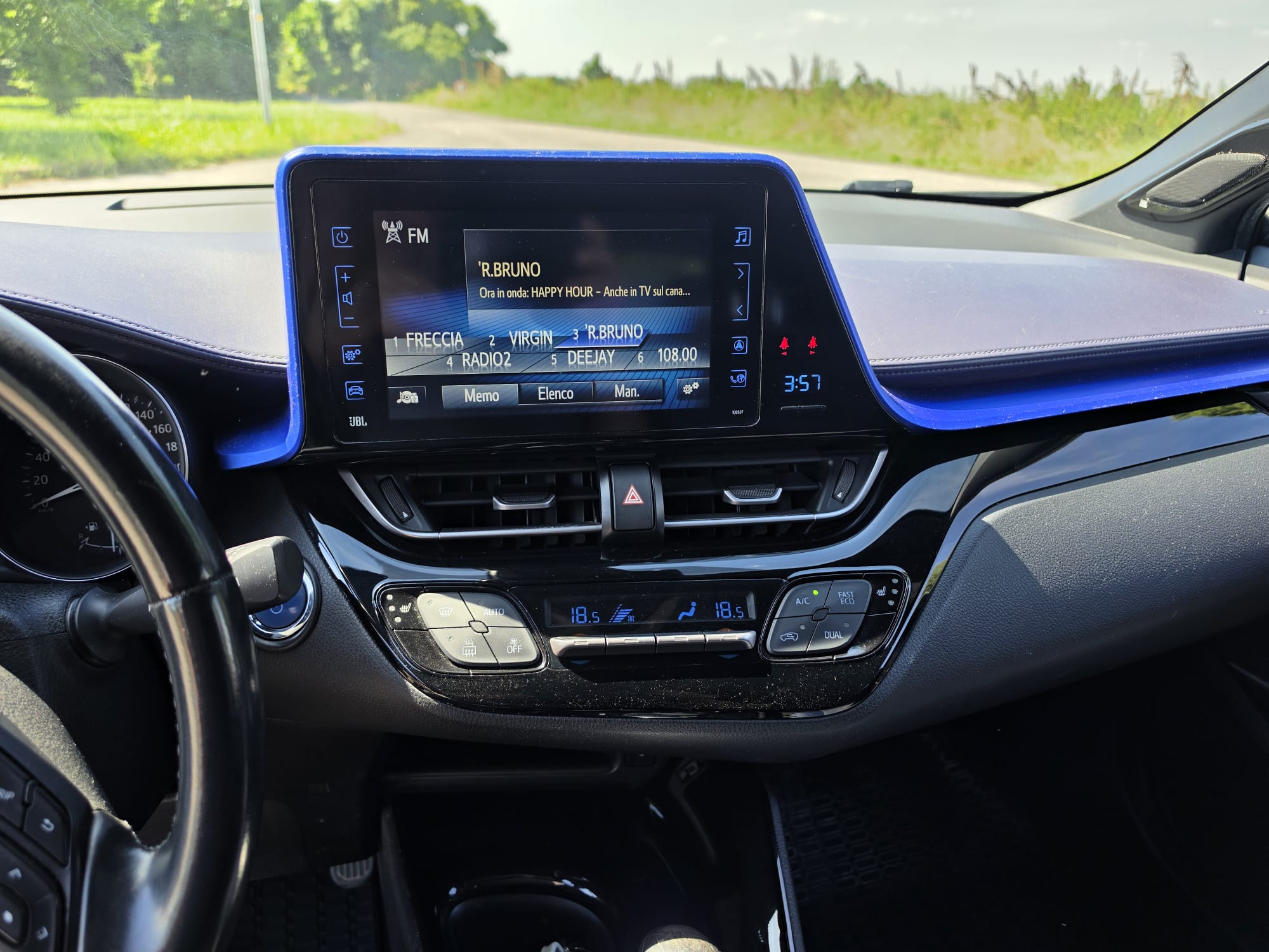 
								TOYOTA C-HR HYBRID 1.8 completo									