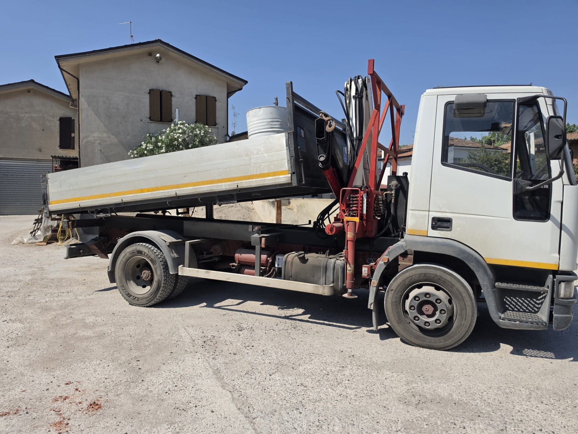 
								IVECO 120 E 15 CAMION CON GRU E RIBALTABILE completo									