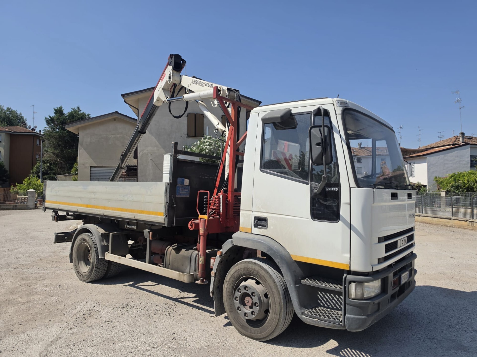 IVECO 120 E 15 CAMION CON GRU E RIBALTABILE