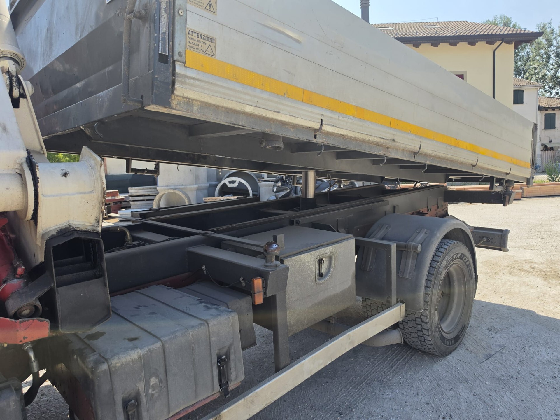 
								IVECO 120 E 15 CAMION CON GRU E RIBALTABILE completo									